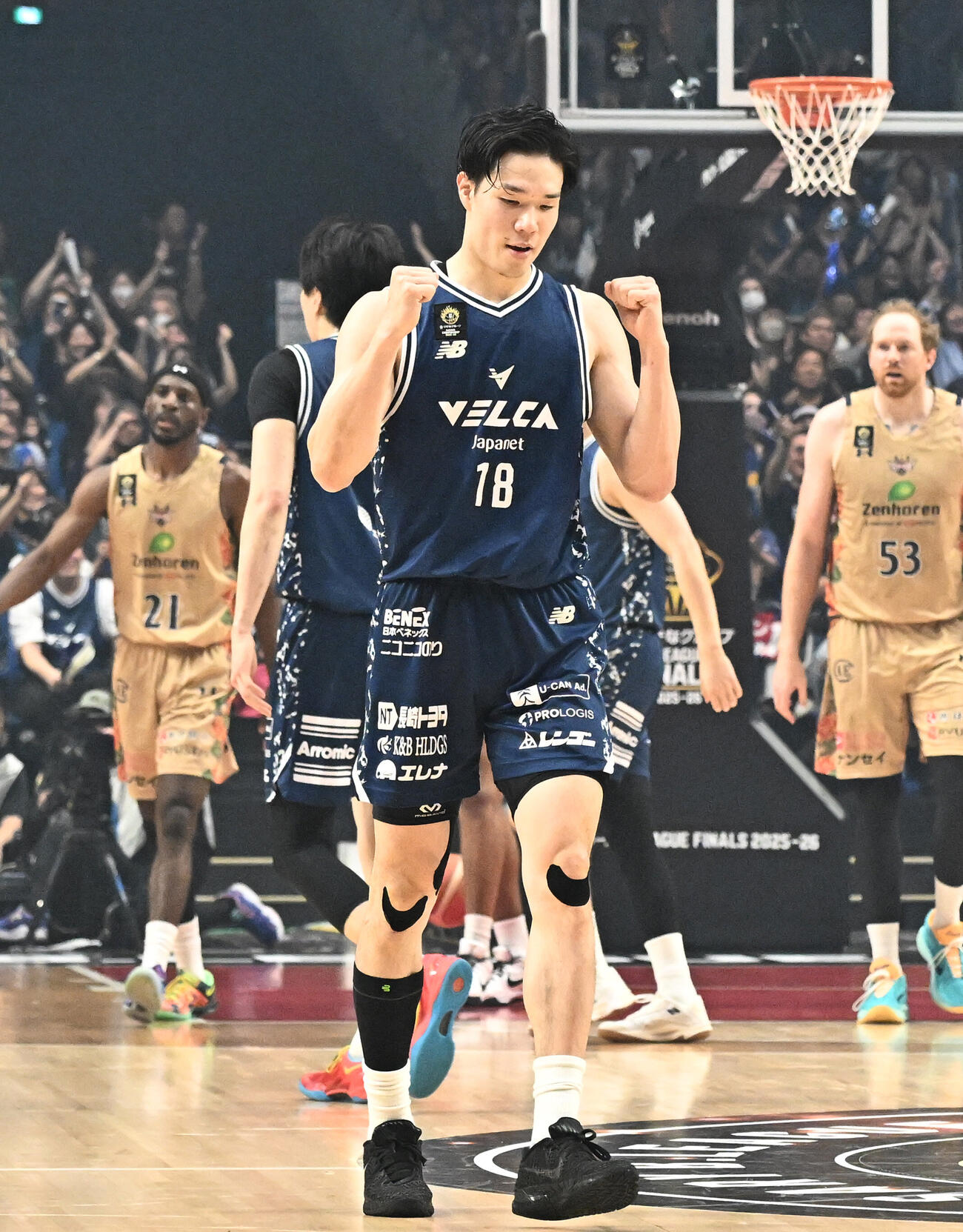 バスケBリーグ決勝第3戦　　長崎対琉球　第1Q、シュートを決め、ガッツポーズする長崎の馬場雄大（撮影・千葉一成）