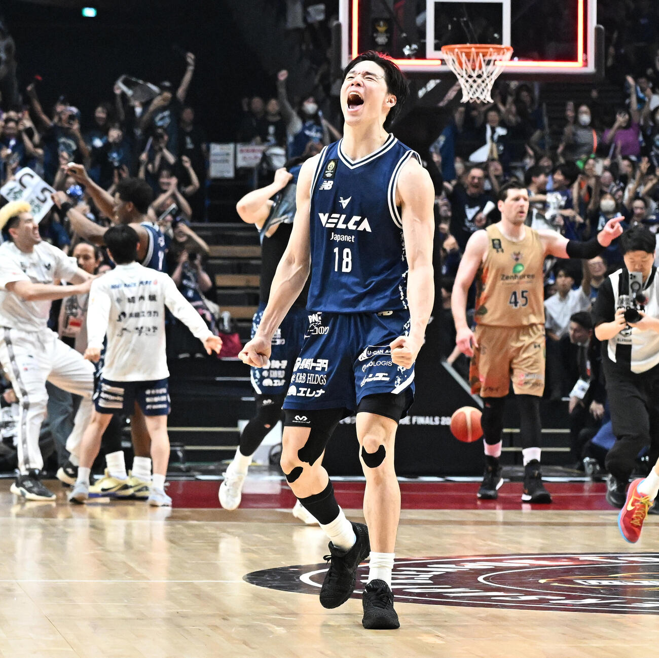2026年5月26日、バスケBリーグ決勝第3戦　　長崎対琉球　琉球を破り、初優勝を喜ぶ長崎の馬場雄大
