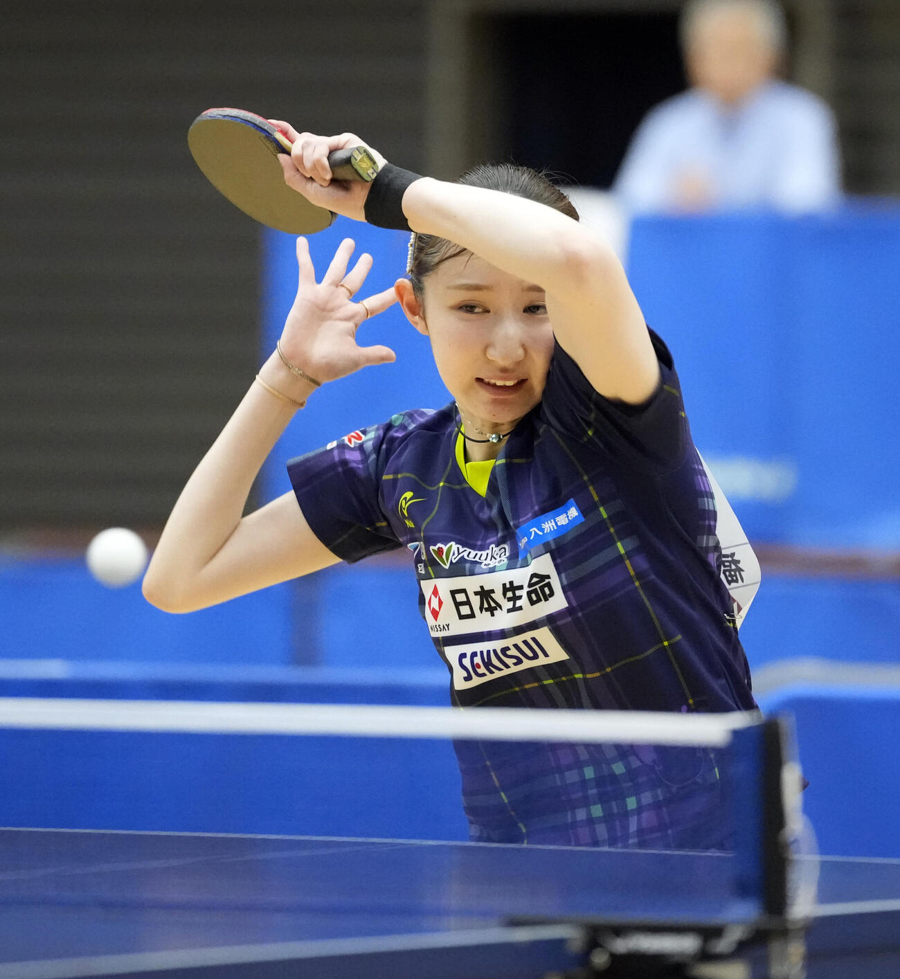 卓球アジア選手権代表選考会最終日　女子シングルス準決勝　赤江夏星対早田ひな　第3セット、打ち返す早田ひな（撮影・小島史椰）