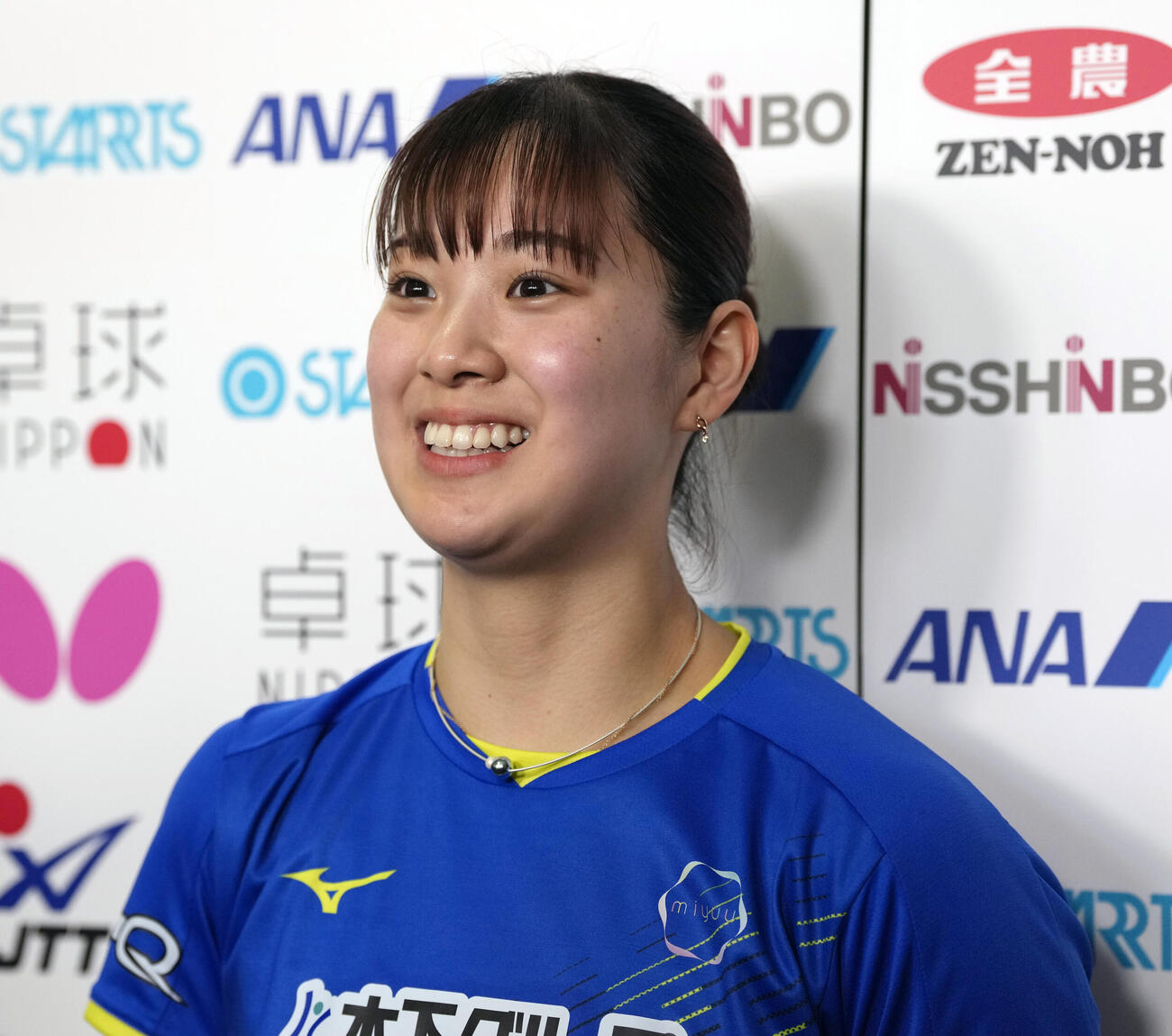 卓球アジア選手権代表選考会最終日　女子シングルス決勝　赤江夏星対長崎美柚　優勝し笑顔を見せる長崎美柚（撮影・小島史椰）