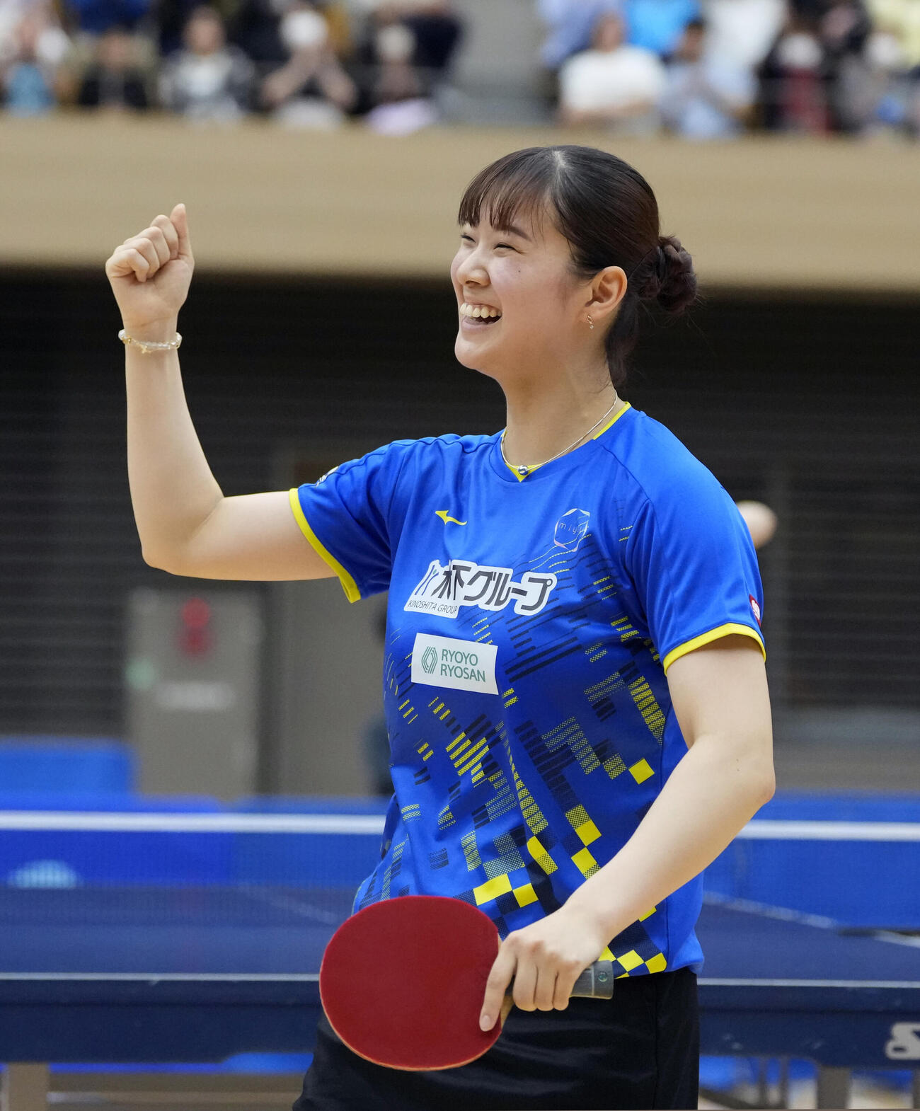卓球アジア選手権代表選考会最終日　女子シングルス決勝　赤江夏星対長崎美柚　優勝し笑顔でガッツポーズをする長崎美柚（撮影・小島史椰）