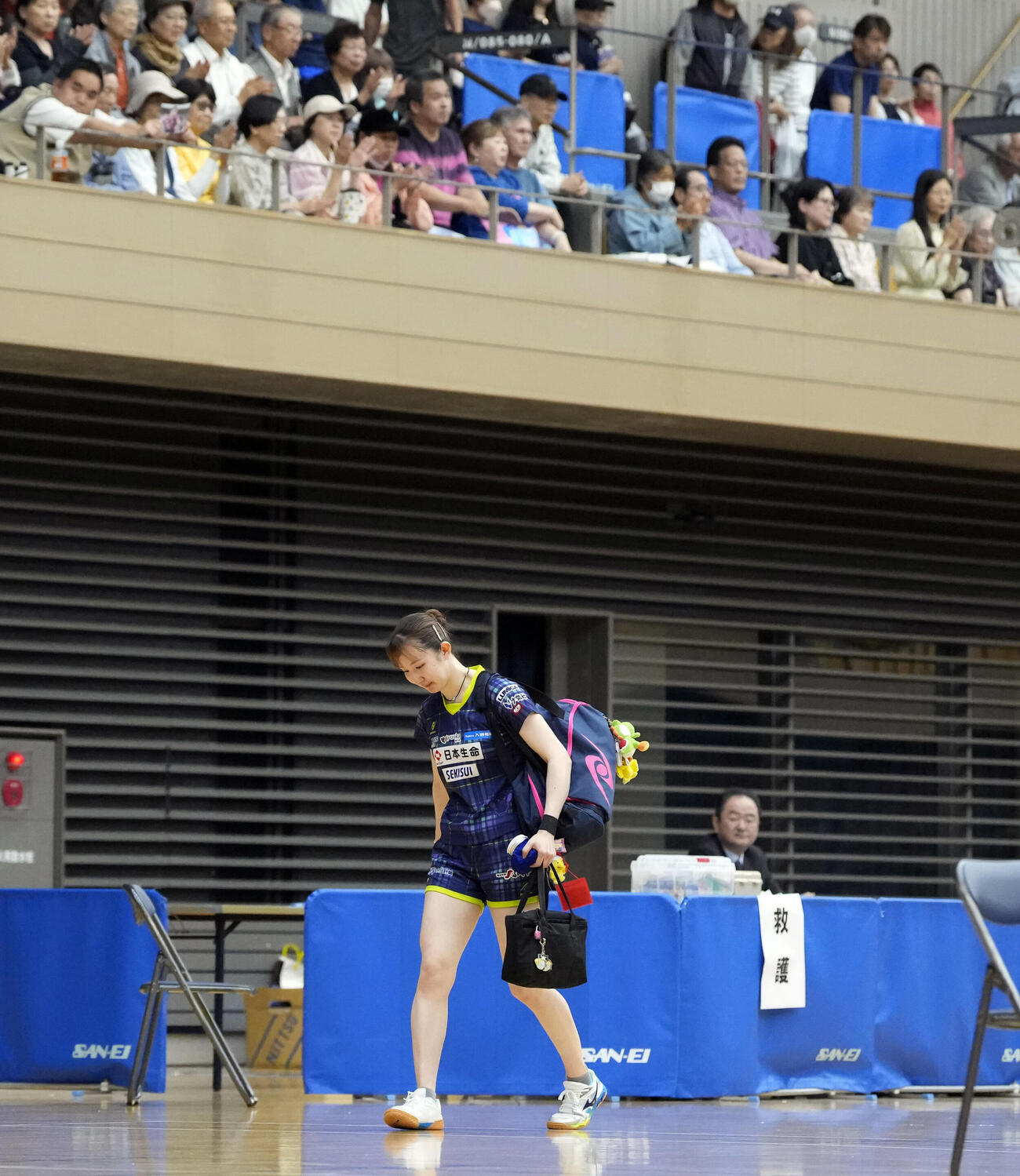 卓球アジア選手権代表選考会最終日　女子シングルス準決勝　赤江夏星対早田ひな　赤江夏星に敗れ肩を落とす早田ひな（撮影・小島史椰）