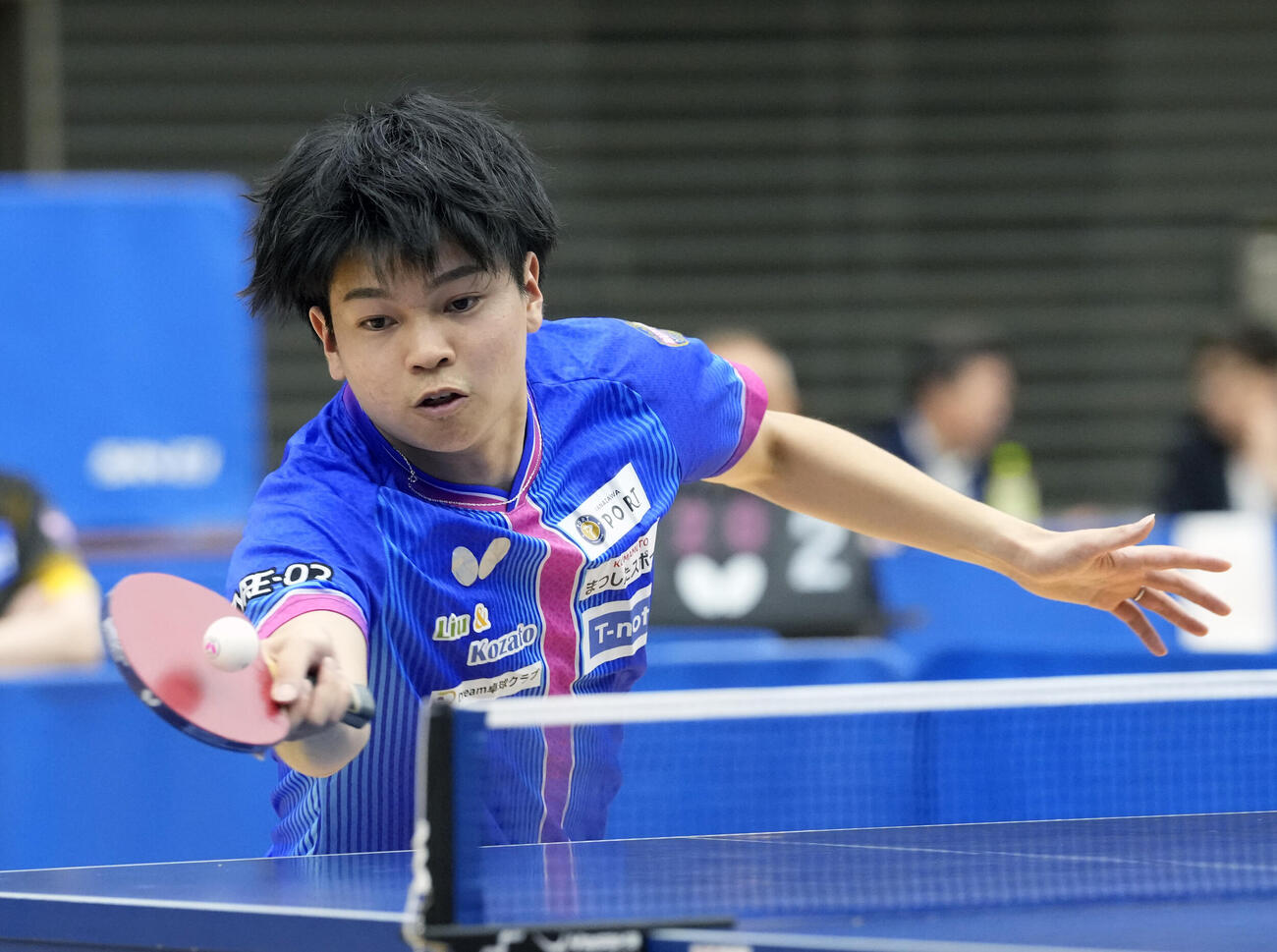 卓球アジア選手権代表選考会最終日　男子シングルス決勝　田中佑汰対宇田幸矢　第3セット、打ち返す田中佑汰（撮影・小島史椰）
