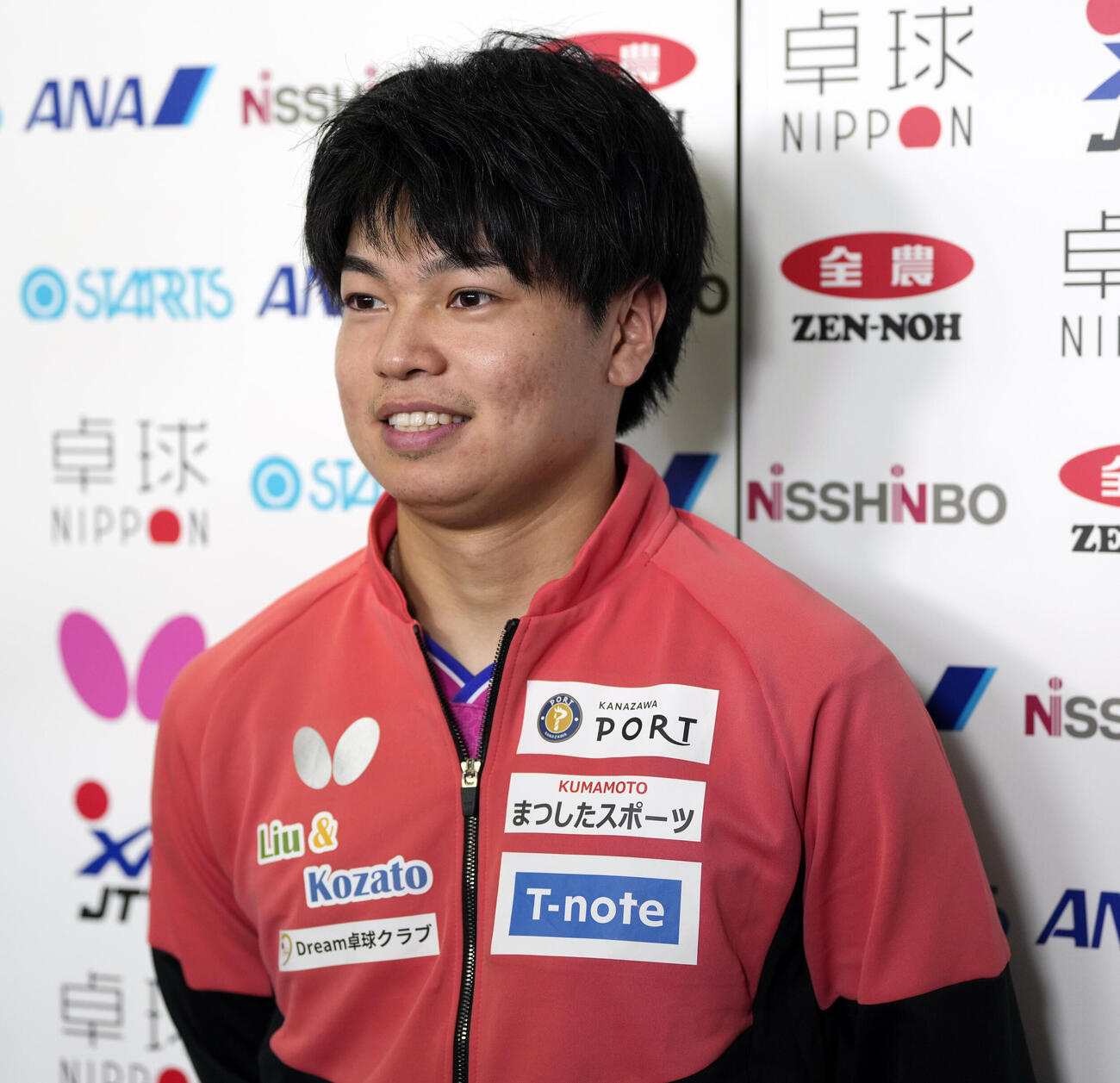 卓球アジア選手権代表選考会最終日　男子シングルス決勝　田中佑汰対宇田幸矢　優勝し笑顔を見せる田中佑汰（撮影・小島史椰）＝2026年5月27日