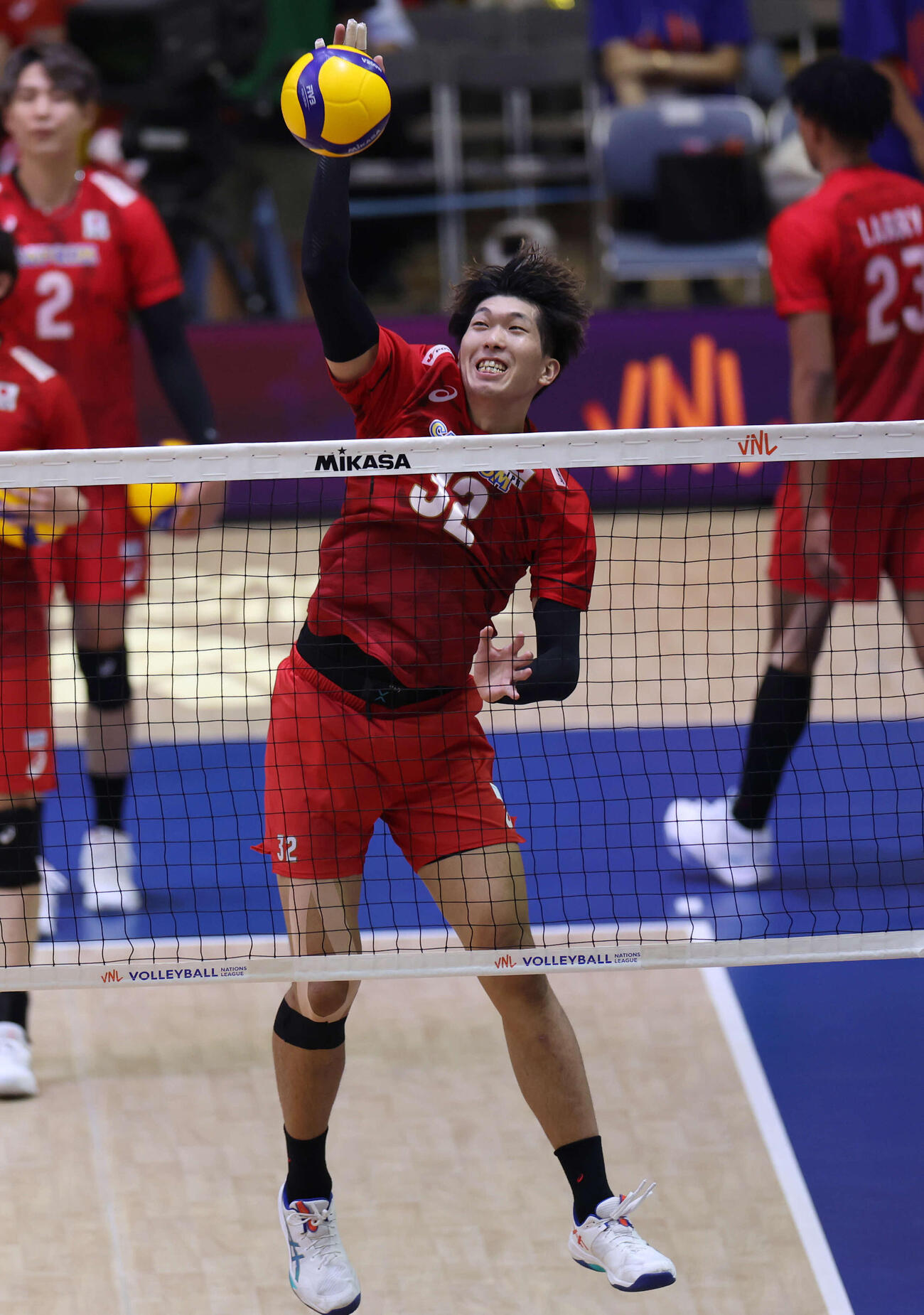 アタックを放つ佐藤駿一郎容疑者（2025年7月撮影）