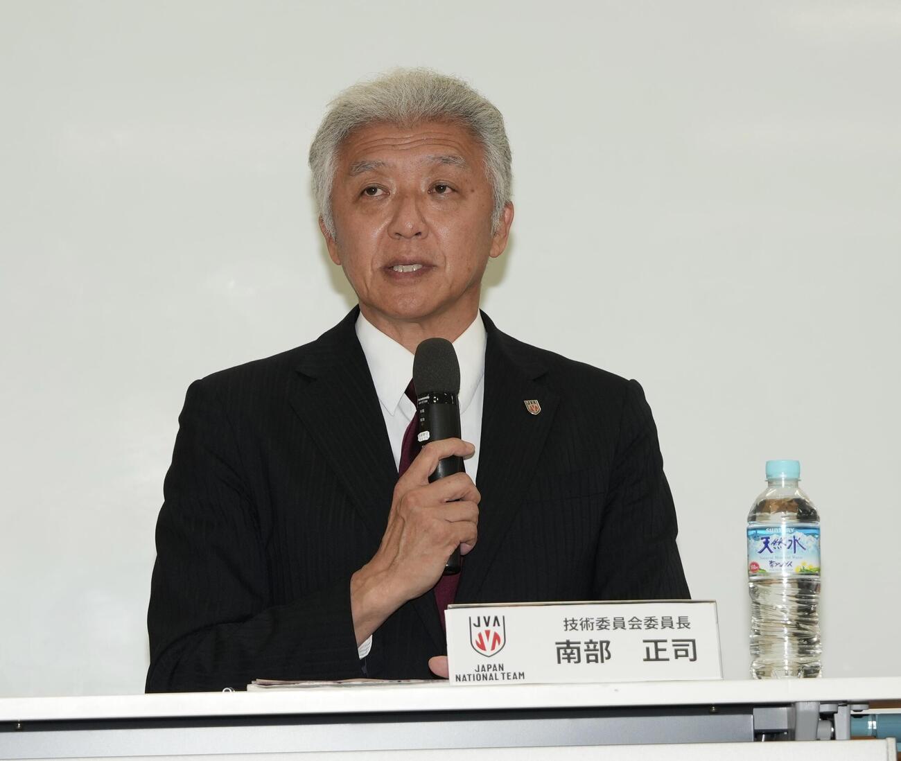 バレーボール男子日本代表　会見に臨む南部正司技術委員会委員長（撮影・小島史椰）