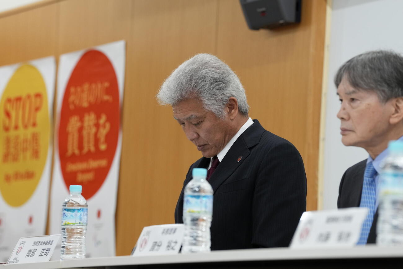 バレーボール男子日本代表　会見に臨む国分裕之専務理事（撮影・小島史椰）