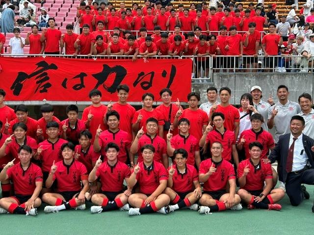 山口良治さんに勝利を届けた京都工学院、前列右端は大島淳史監督