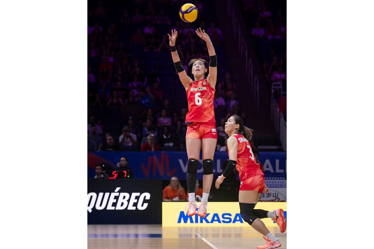 トスする関（C）Volleyball World