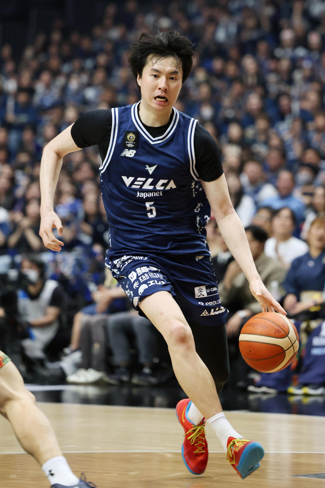 りそなBリーグ1部チャンピオンシップ決勝　第2戦　長崎対琉球　第3Q、果敢に攻め込む長崎イ・ヒョンジュン（2026年5月24日撮影）