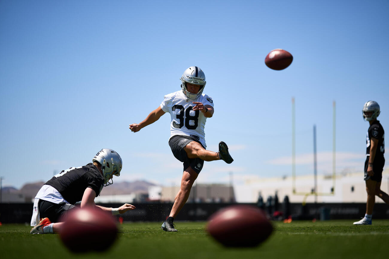 アメリカンフットボール　ラスベガス・レイダースとドラフト外の新人契約を結び、日本人初の米NFL入りを目指すキッカー松澤寛政（C）Matt Aguirre／Las Vegas Raiders（2026年5日1日）