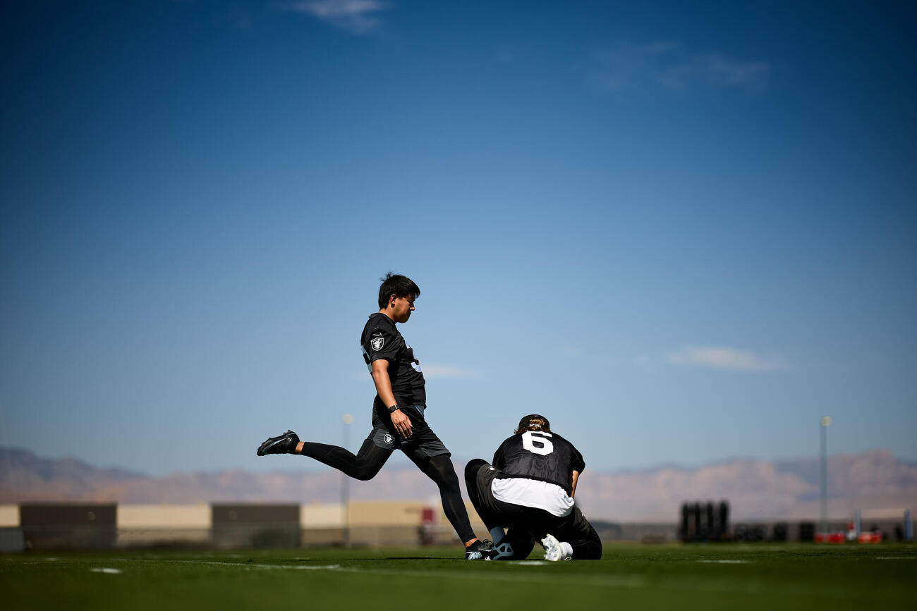 アメリカンフットボール　ラスベガス・レイダースとドラフト外の新人契約を結び、日本人初の米NFL入りを目指すキッカー松澤寛政（C）Michael Clemens／Las Vegas Raiders（2026年5月13日）
