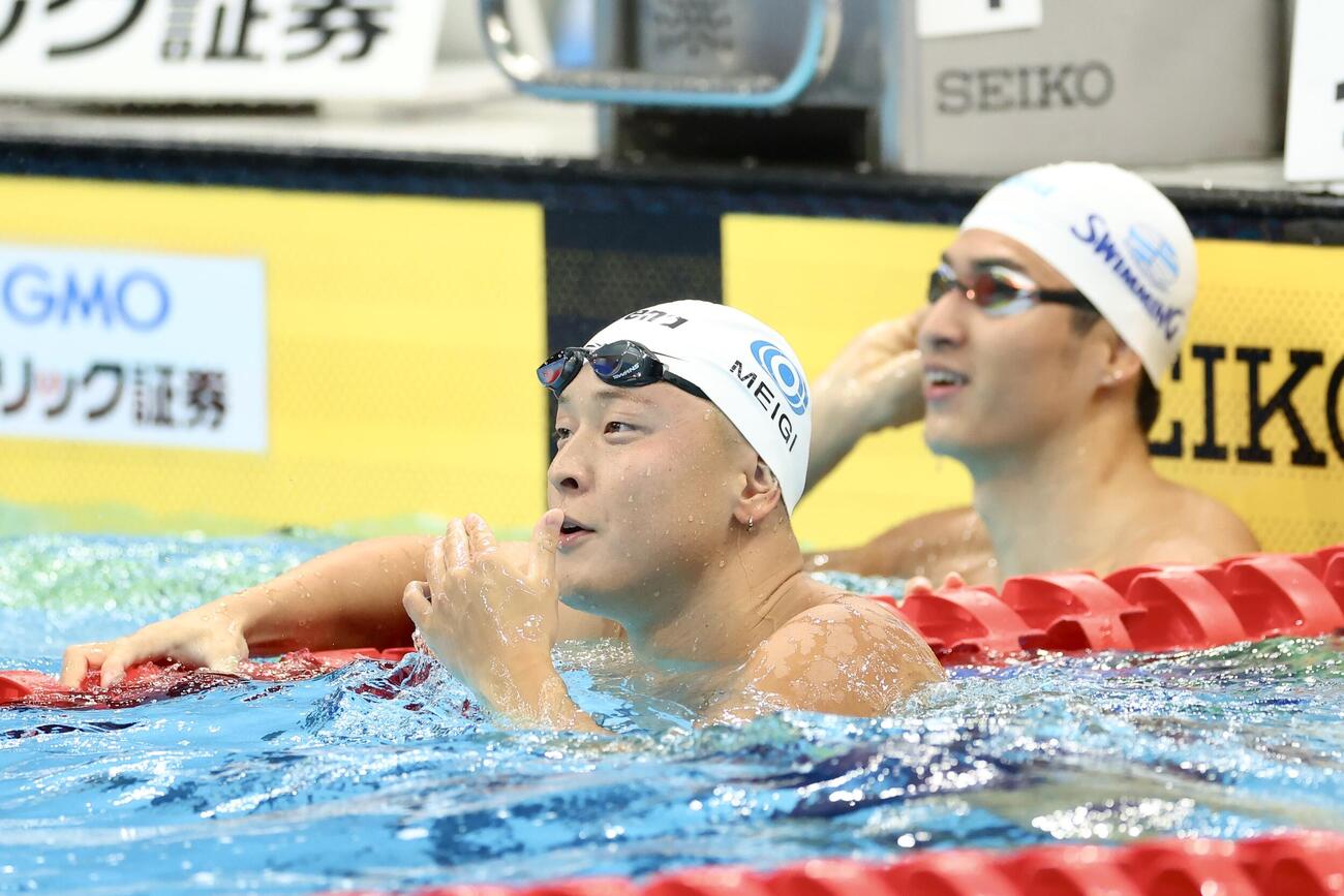 第102回日本選手権水泳競技大会　第2日　男子50メートル平泳ぎで優勝する谷口卓（手前）と3位の岡留大和（撮影・河田真司）