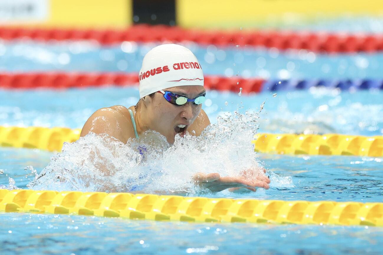 第102回日本選手権水泳競技大会　第2日　女子100メートル平泳ぎ決勝で力泳する鈴木聡美（撮影・河田真司）