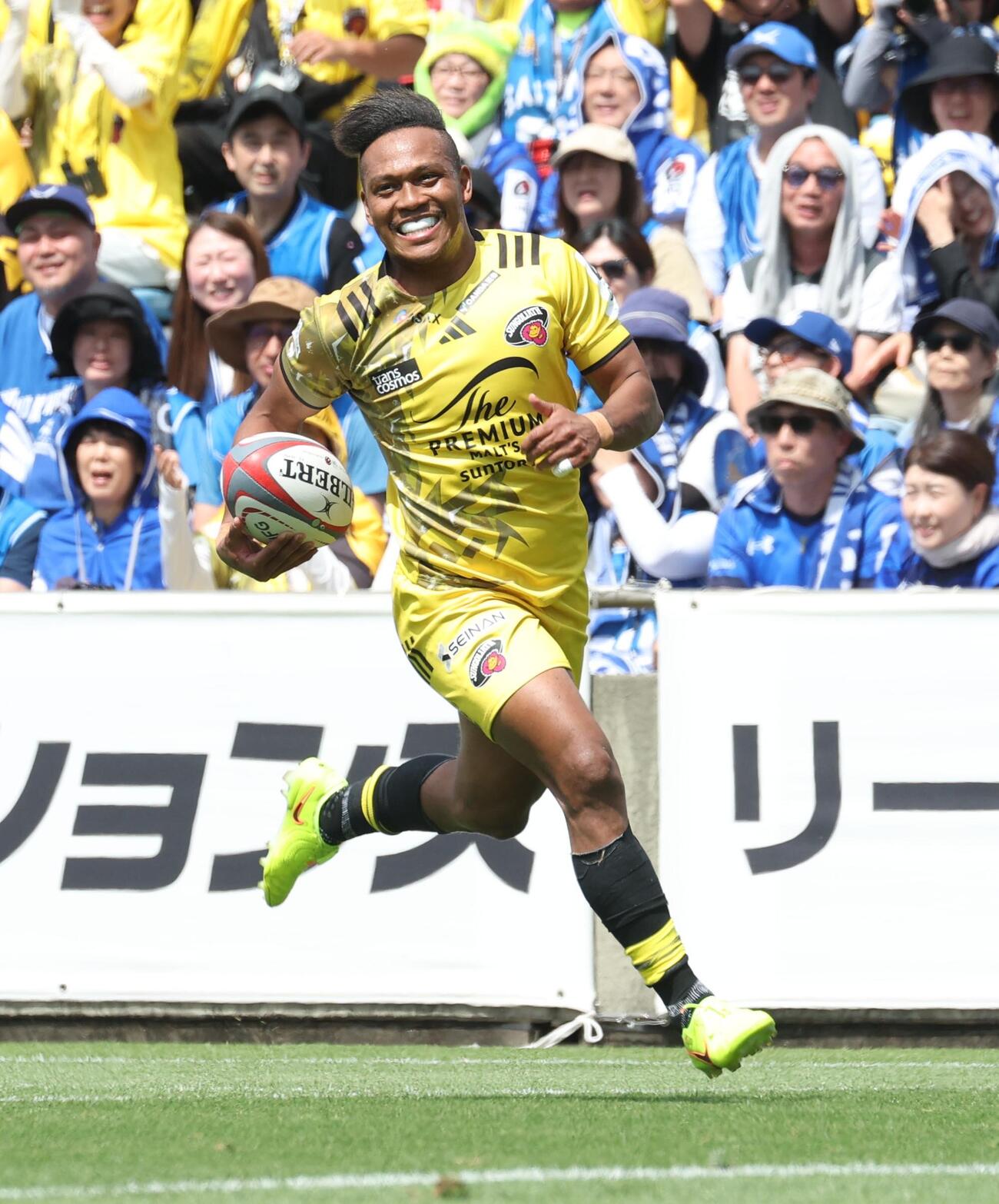 NTTジャパンラグビーリーグワンプレーオフ3位決定戦　東京SG対埼玉　前半、独走でトライを決める東京SG松島幸太朗（撮影・黒川智章）
