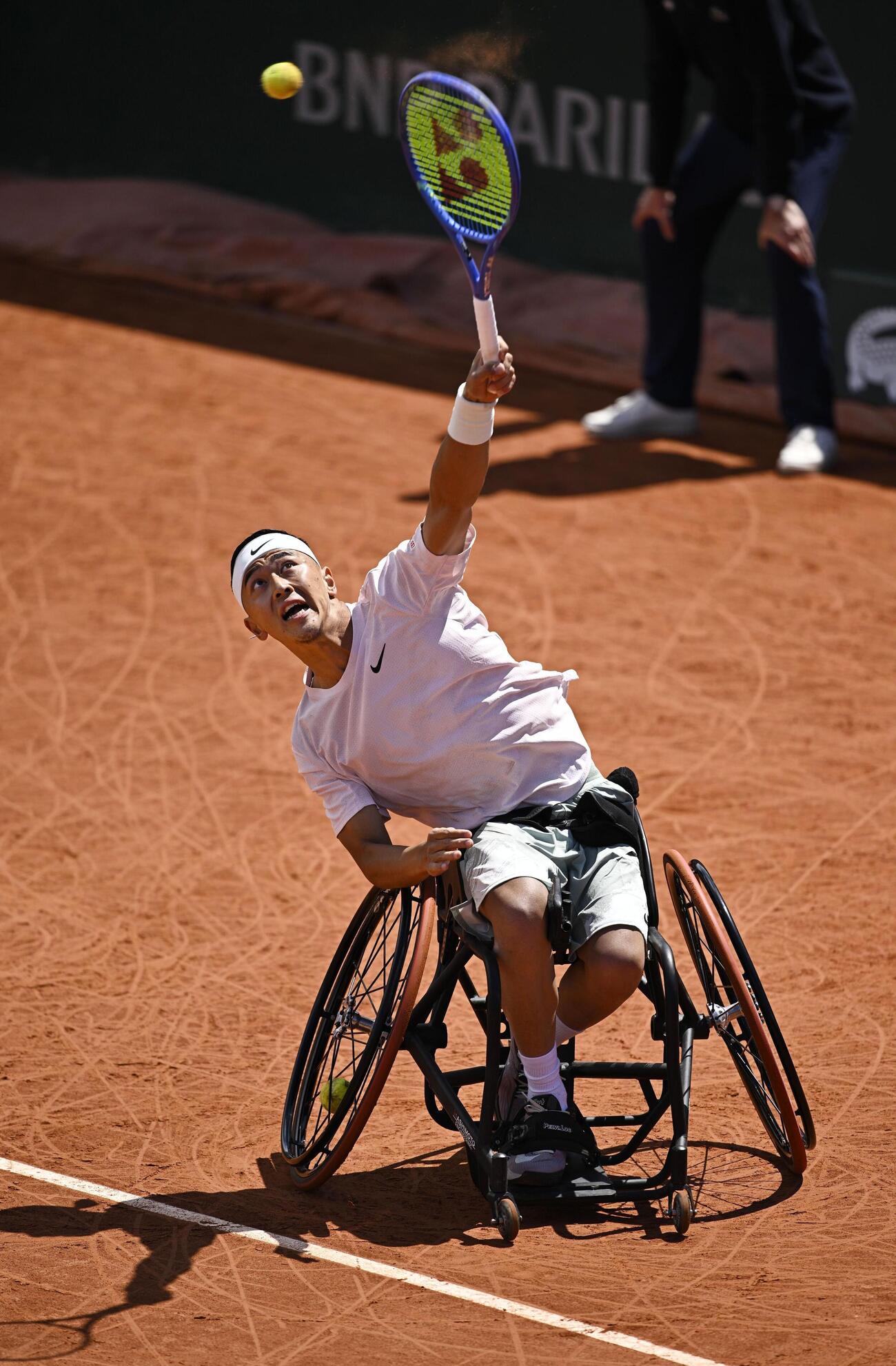 車いすの部男子シングルス決勝でプレーする小田凱人（共同）