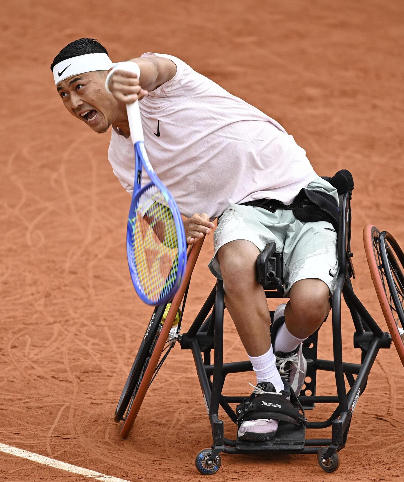 車いすの部男子シングルス決勝でプレーする小田凱人（共同）