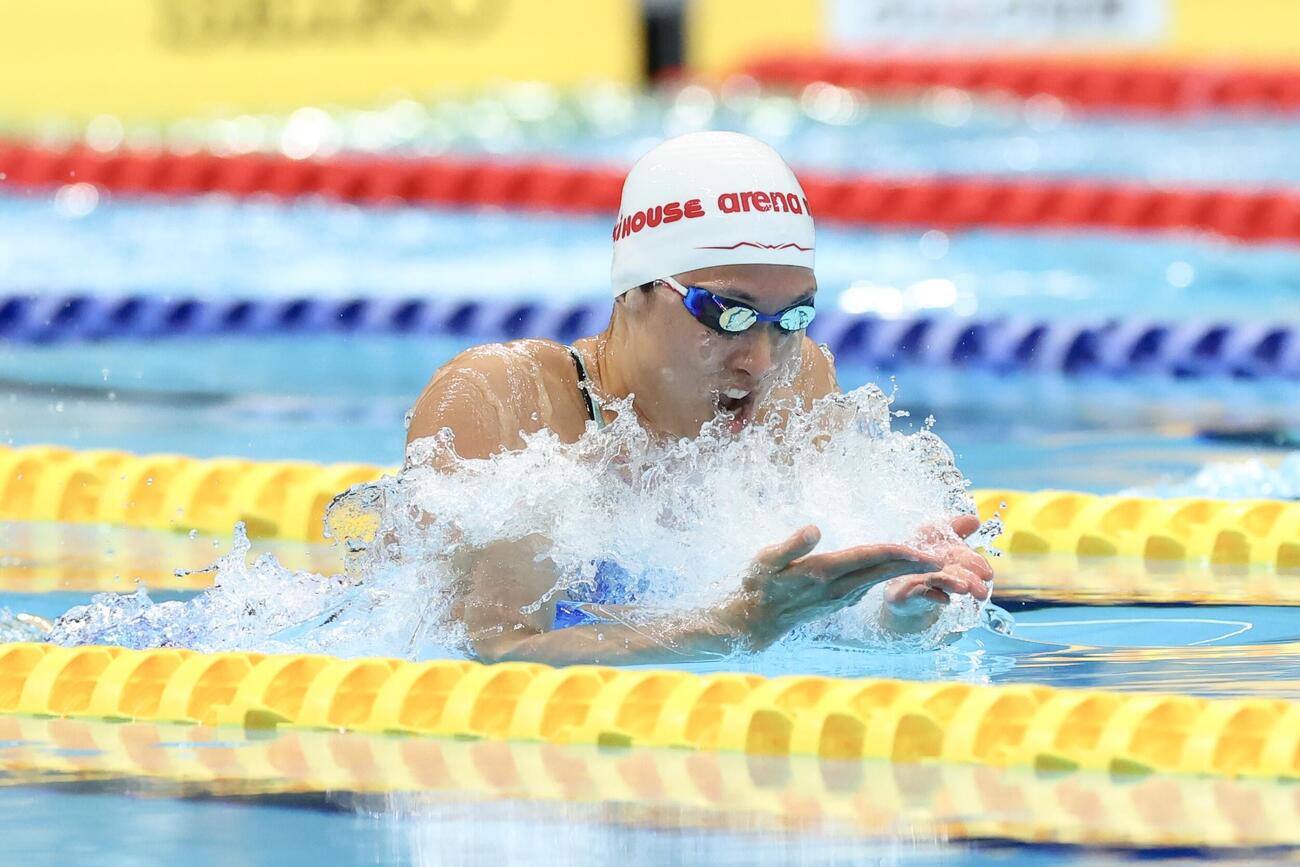 第102回日本選手権水泳競技大会　第4日　女子50メートル平泳ぎ決勝で力泳する鈴木聡美（撮影・河田真司）
