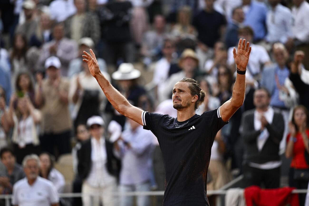 男子シングルスで初優勝し、喜ぶアレクサンダー・ズベレフ（共同）