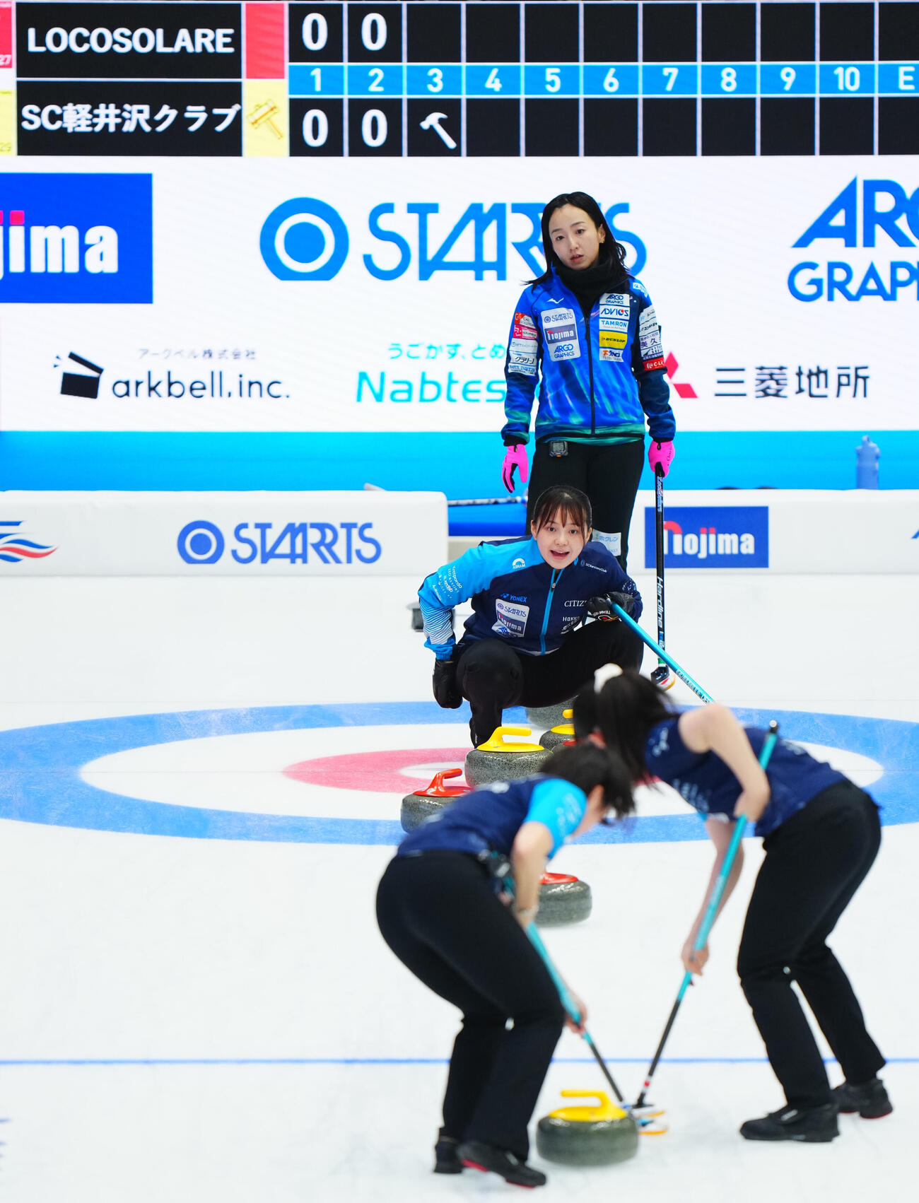 カーリング日本選手権　女子予選　ロコ・ソラーレ対SC軽井沢ク　第3エンド、指示を出すSC軽井沢クの上原美優（撮影・垰建太）＝2026年6月8日