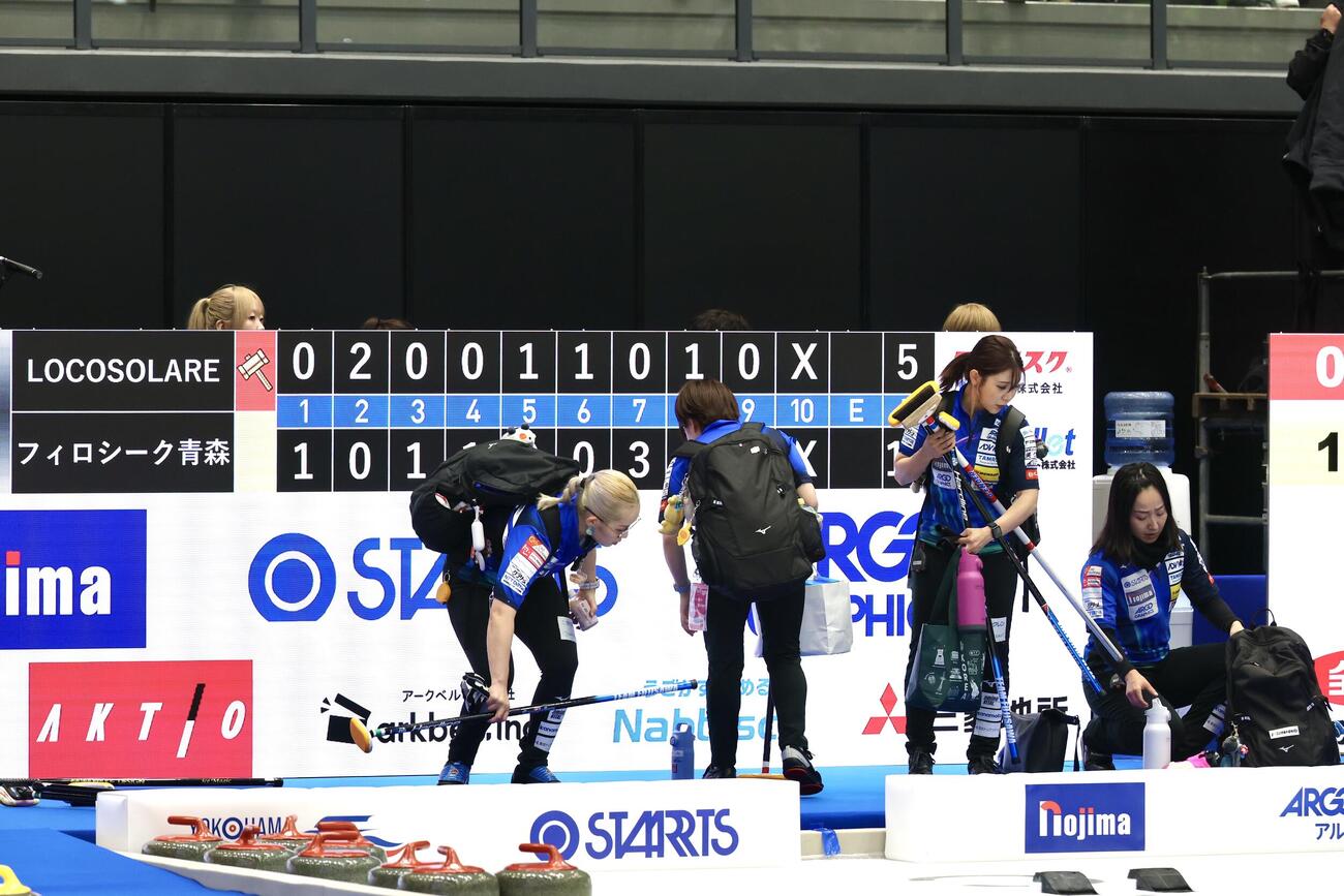 カーリング日本選手権　女子1次リーグ　ロコ・ソラーレ対フィロシーク青森　敗れたロコ・ソラーレ（撮影・宮地輝）＝2026年6月9日