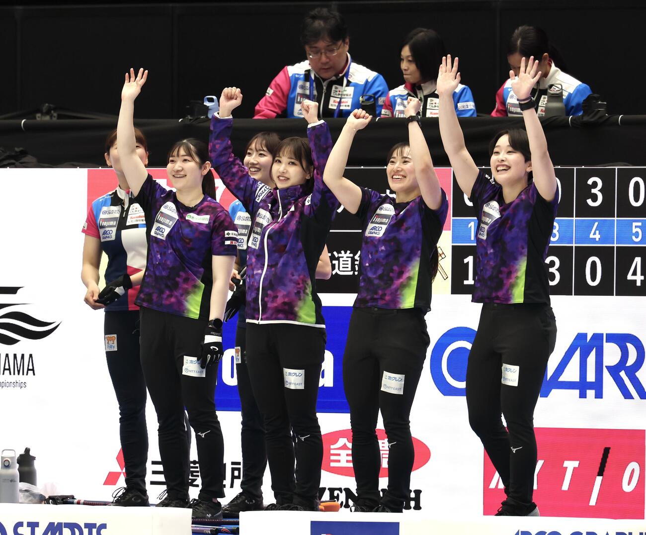 カーリング日本選手権　女子1次リーグ　フォルティウス対北海道銀行　勝利した北海道銀行（撮影・宮地輝）