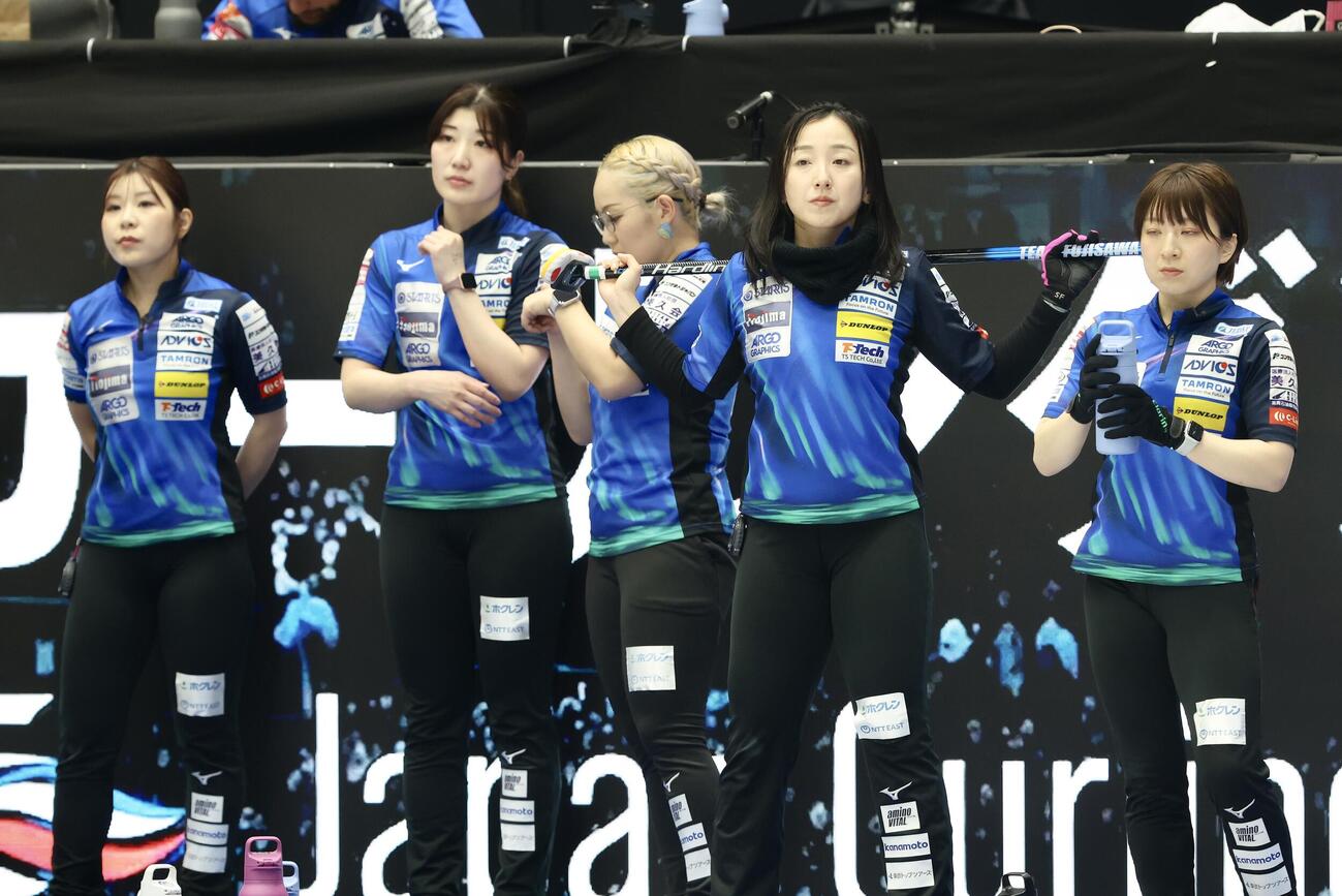 日本カーリング選手権大会　横浜2026　女子1次予選リーグ　開始前練習に臨むロコ・ソラーレ（撮影・河田真司）