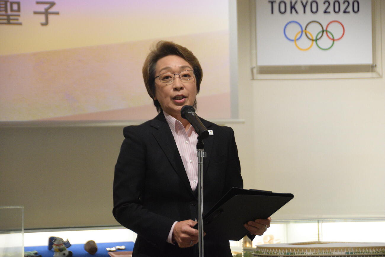 企画展示の内覧会に出席した日本オリンピック委員会の橋本聖子会長