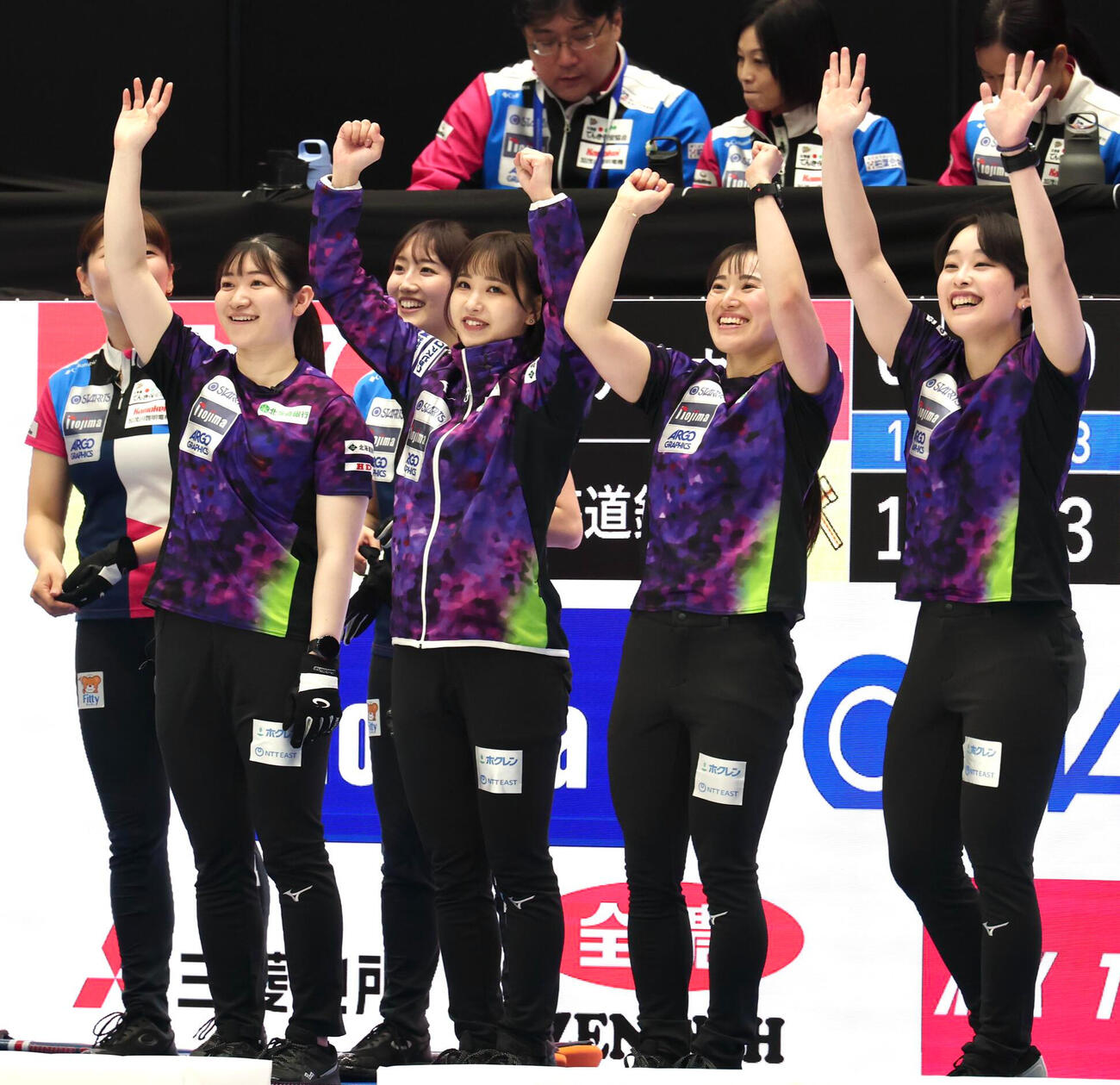 カーリング日本選手権　女子1次リーグ　フォルティウス対北海道銀行　勝利した北海道銀行（撮影・宮地輝）＝2026年6月9日