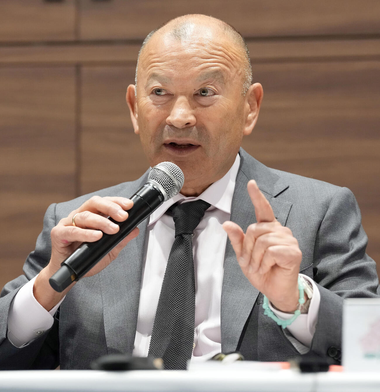 記者の質問に答える日本代表エディー・ジョーンズ・ヘッドコーチ（撮影・たえ見朱実）