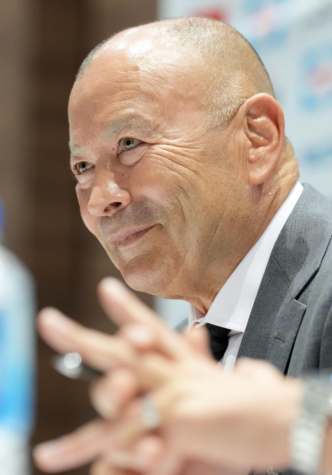 宮崎合宿参加メンバー発表会見で笑顔を見せるラグビー日本代表エディー・ジョンズ・ヘッドコーチ（撮影・たえ見朱実）