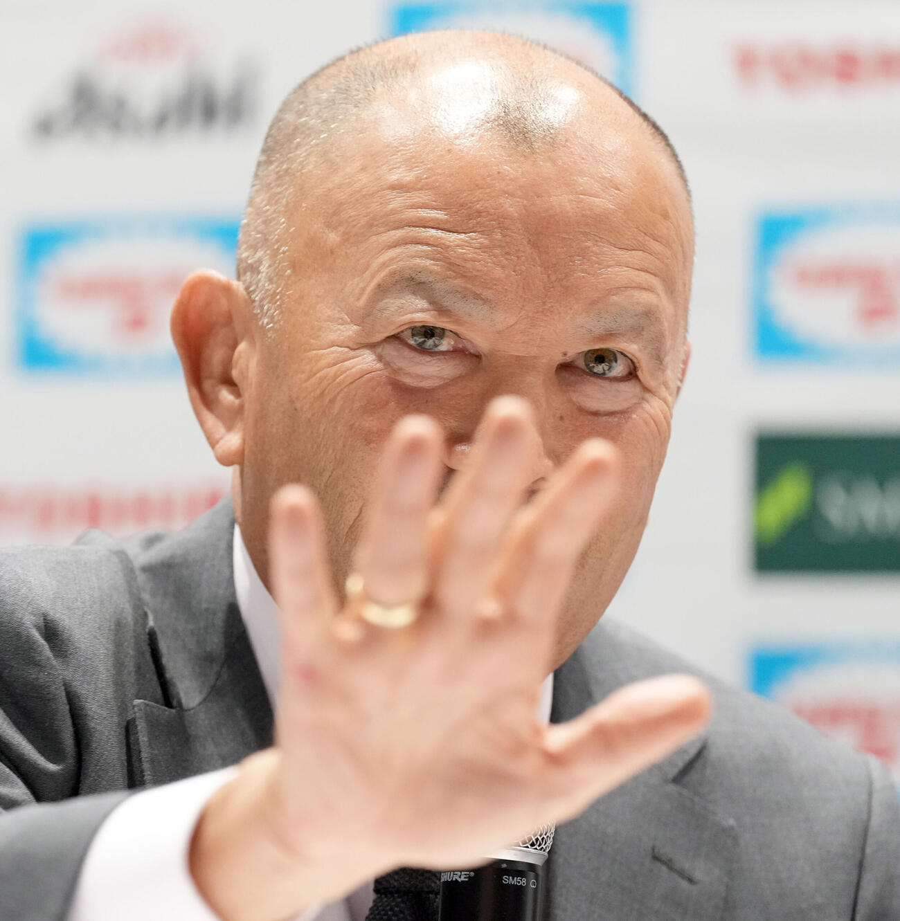 宮崎合宿参加メンバー発表会見で記者の質問に答えるラグビー日本代表エディー・ジョンズ・ヘッドコーチ（撮影・たえ見朱実）