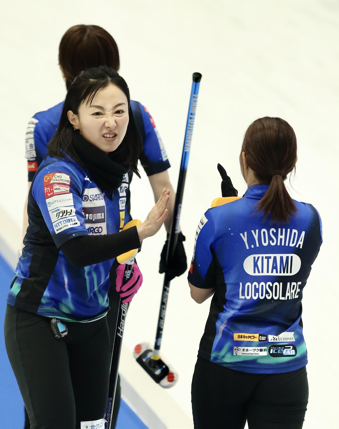 日本カーリング選手権大会　横浜2026　女子1次予選リーグ　中部電力対ロコ・ソラーレ　第5エンド　険しい表情を見せるロコ・ソラーレ藤沢五月（撮影・河田真司）