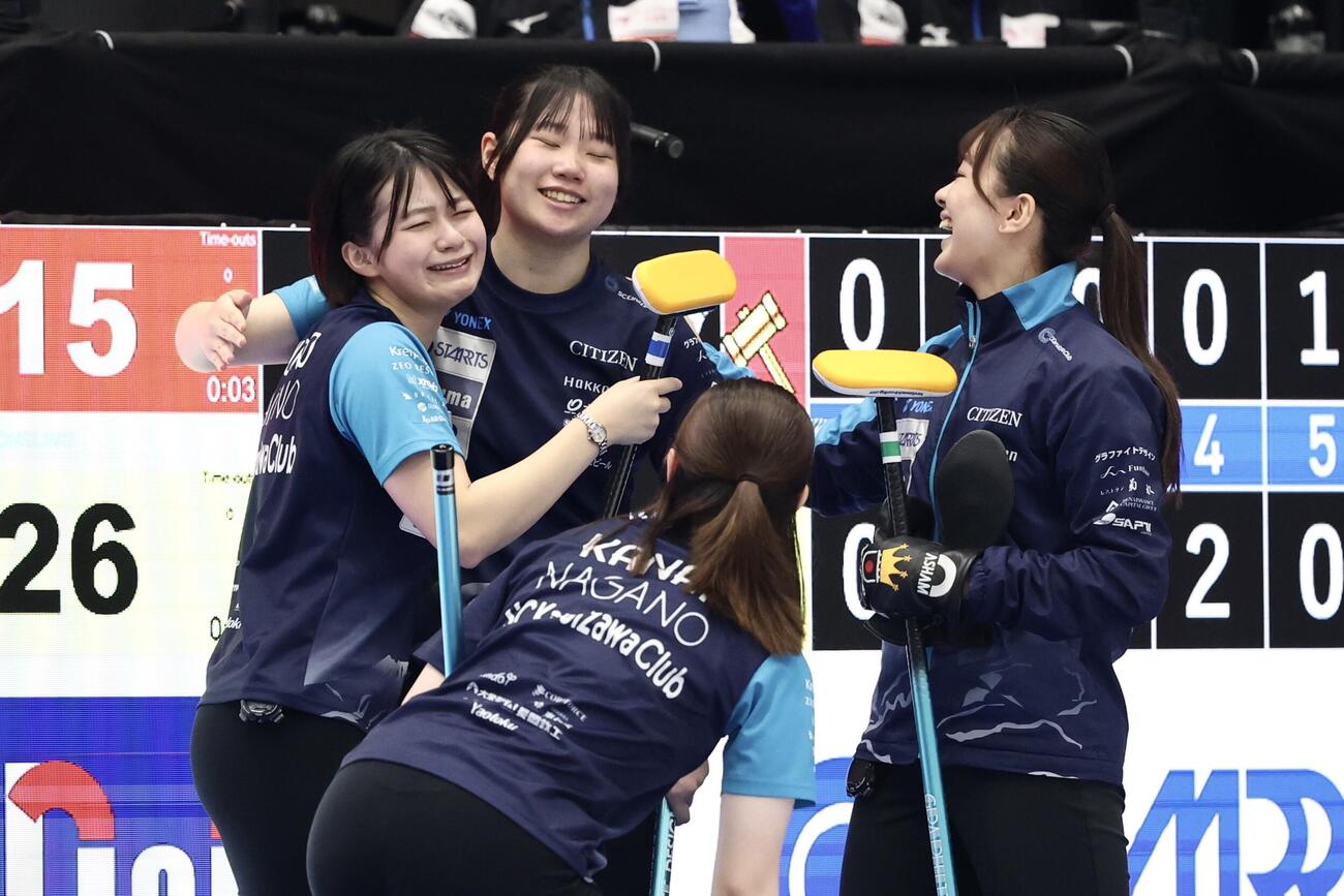 日本カーリング選手権大会　横浜2026　女子2次リーグ　SC軽井沢クラブ対札幌国際大学　札幌国際大学に勝利するSC軽井沢クラブ（撮影・河田真司）