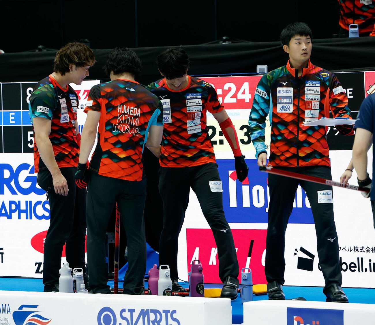日本カーリング選手権大会　決勝に駒を進めたロコ・ソラーレの選手たち（撮影・山本朝陽）