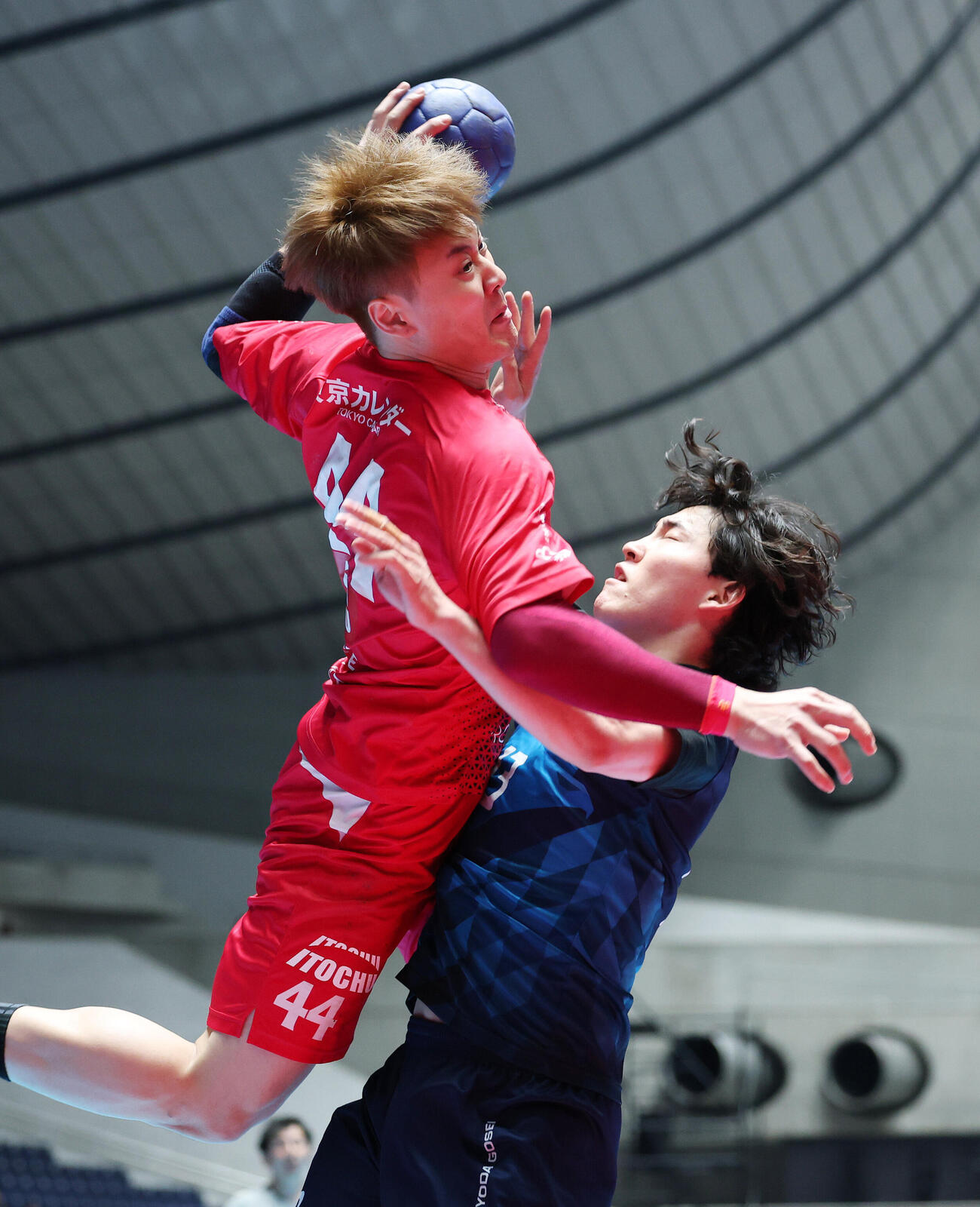 リーグH　プレーオフ　準決勝　ジークスター東京対豊田合成名古屋　後半、シュートを放つジークスター東京蔦谷大雅（撮影・鈴木正人）