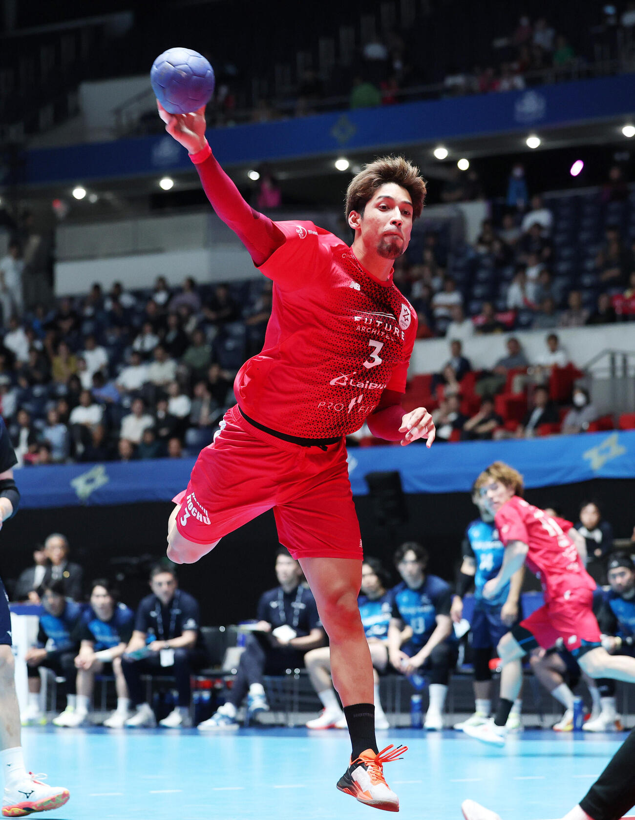 リーグH　プレーオフ　準決勝　ジークスター東京対豊田合成名古屋　後半、シュートを放つジークスター東京部井久アダム勇輝（撮影・鈴木正人）