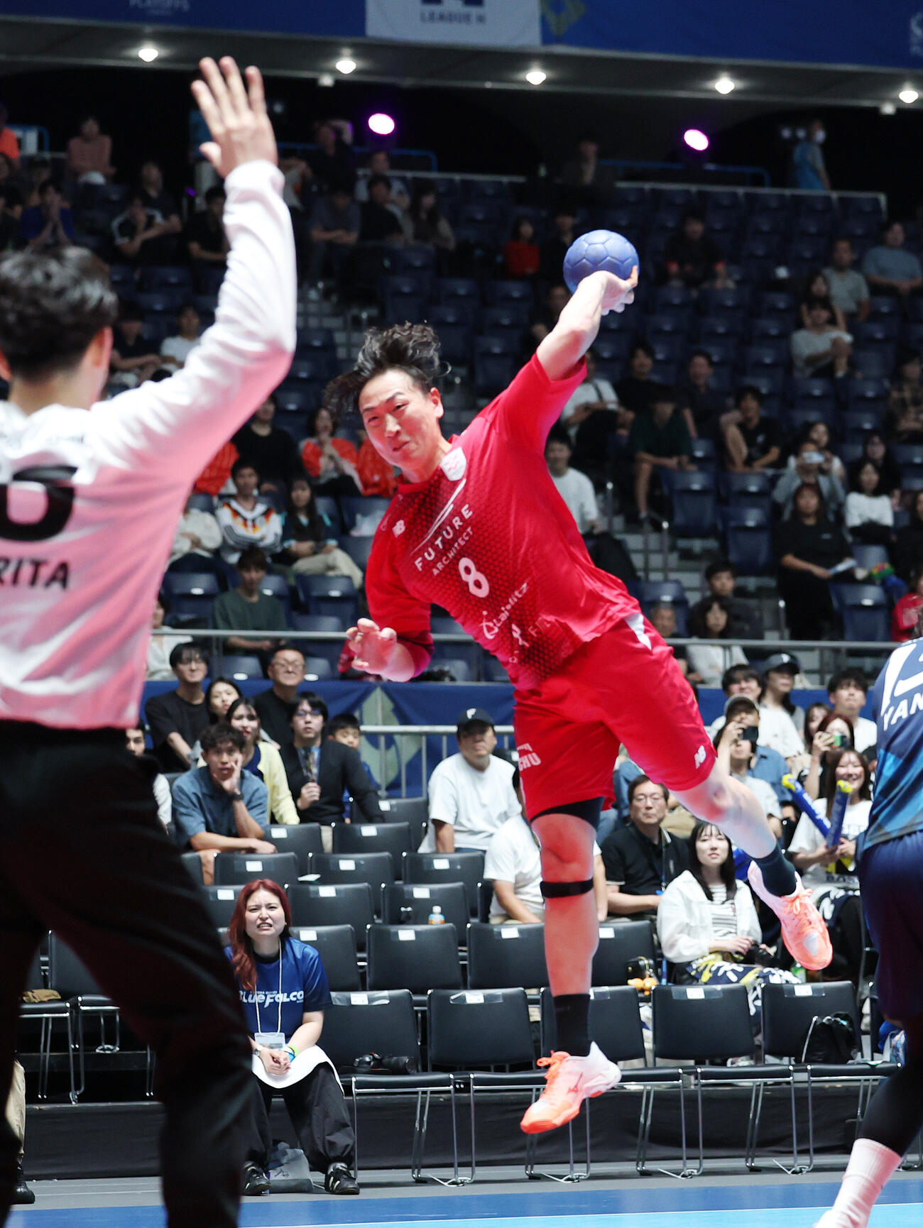 リーグH　プレーオフ　準決勝　ジークスター東京対豊田合成名古屋　後半、シュートを放つジークスター東京元木博紀（撮影・鈴木正人）
