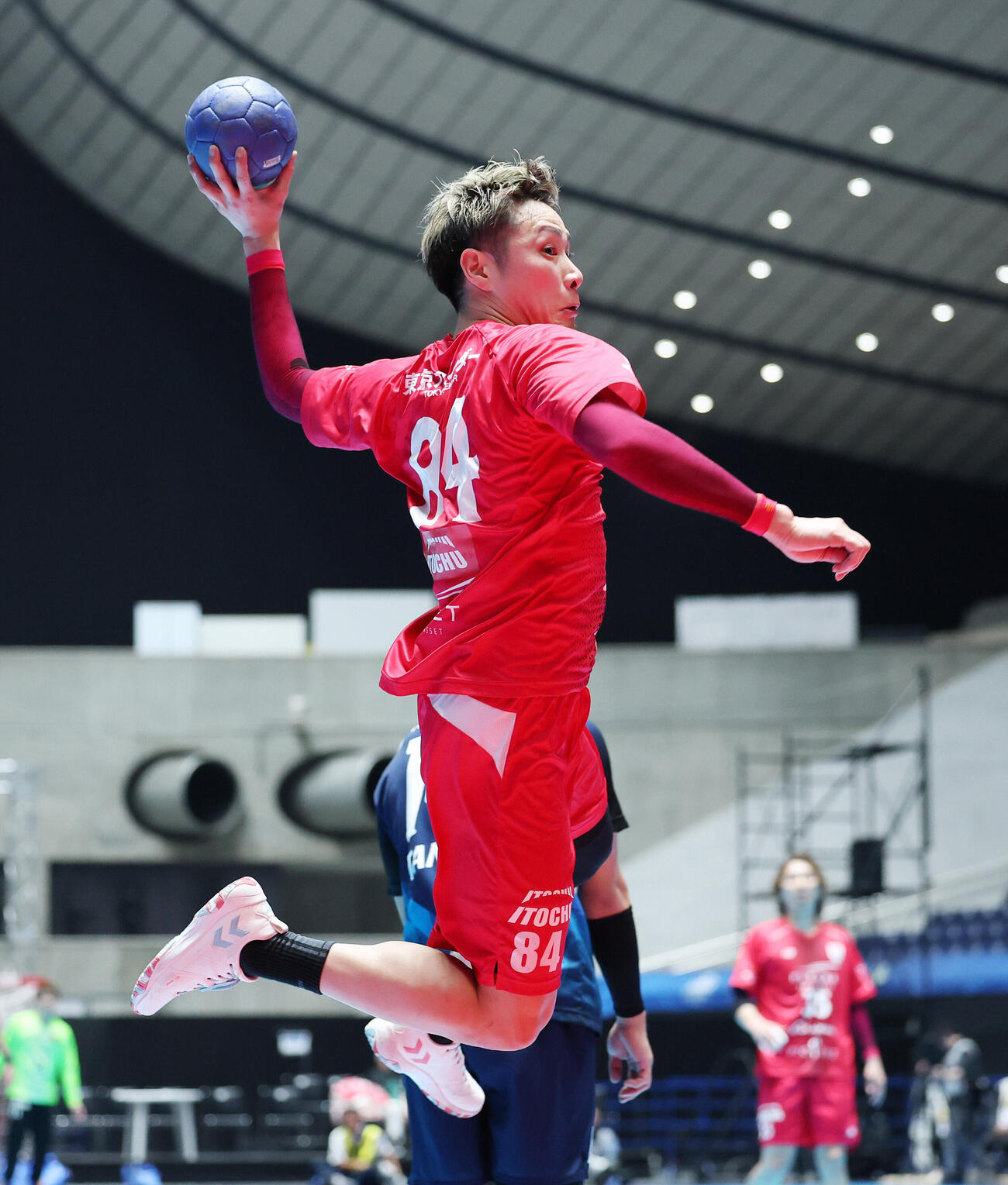 リーグH　プレーオフ　準決勝　ジークスター東京対豊田合成名古屋　後半、シュートを放つジークスター東京芝山裕貴博（撮影・鈴木正人）