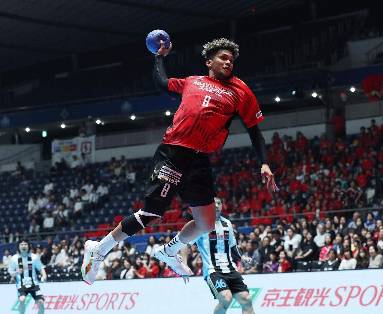リーグH　プレーオフ　準決勝　ブレイヴキングス刈谷対レッドトルネード佐賀　前半、シュートを放つブレイヴキングス刈谷富永聖也（撮影・鈴木正人）＝2026年6月12日