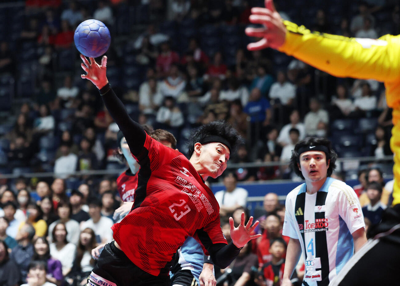 リーグH　プレーオフ　準決勝　ブレイヴキングス刈谷対レッドトルネード佐賀　前半、シュートを放つブレイヴキングス刈谷吉野樹（撮影・鈴木正人）＝2026年6月12日