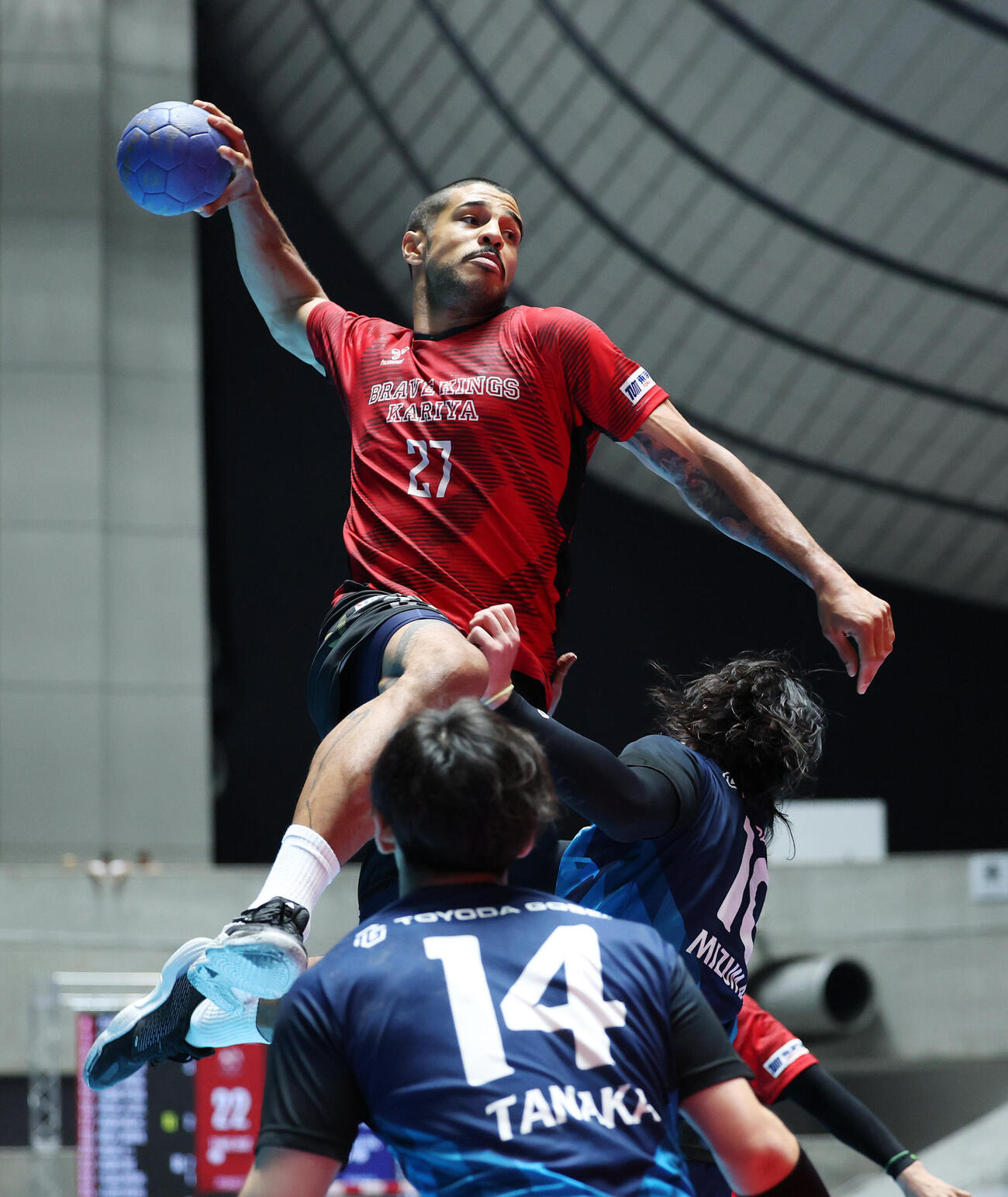 リーグH　プレーオフ　決勝　ブレイヴキングス刈谷対豊田合成名古屋　後半、シュートを放つブレイヴキングス刈谷アンドレ・ゴメス（撮影・鈴木正人）