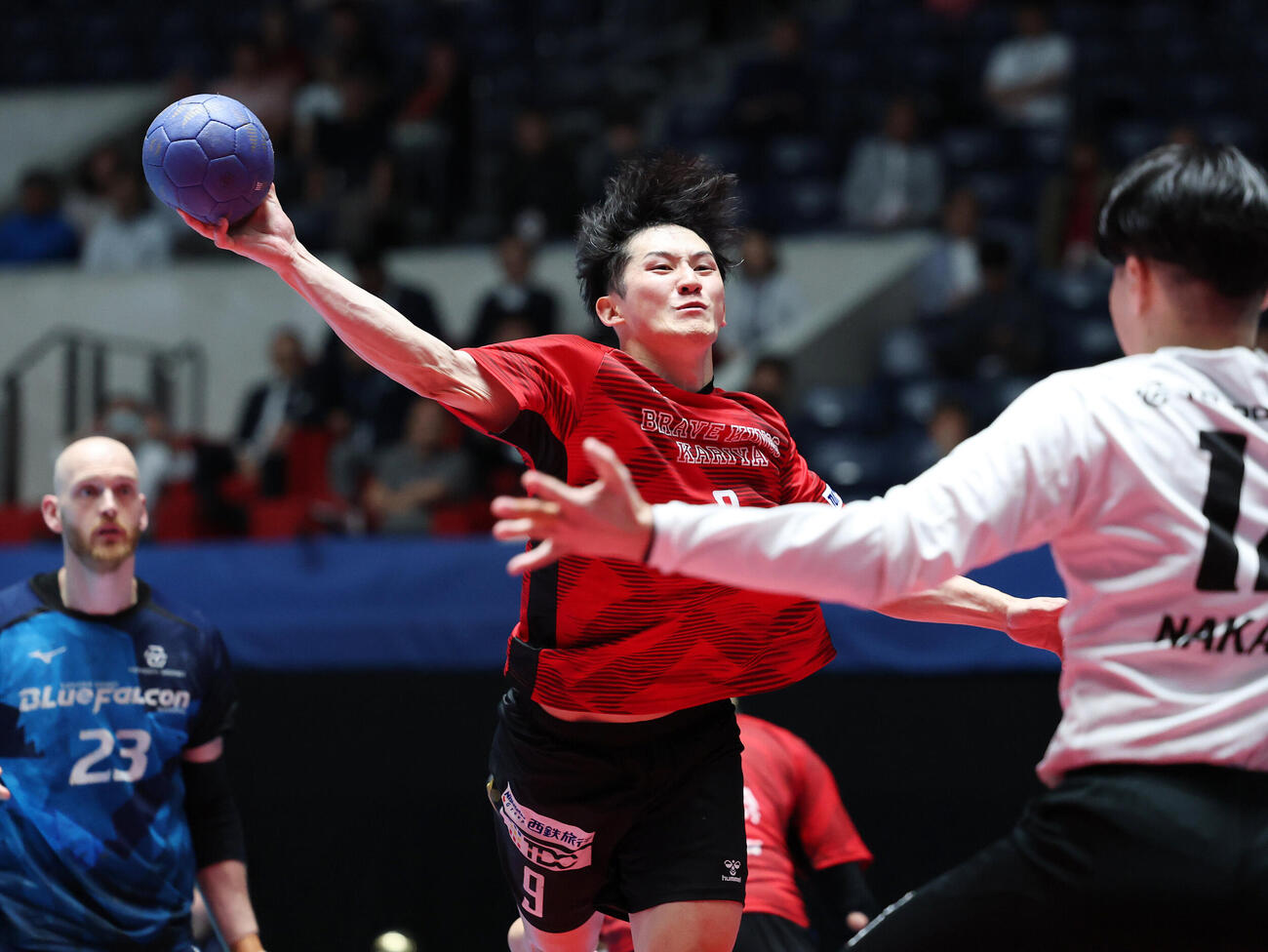 リーグH　プレーオフ　決勝　ブレイヴキングス刈谷対豊田合成名古屋　後半、シュートを放つブレイヴキングス刈谷杉岡尚樹（撮影・鈴木正人）