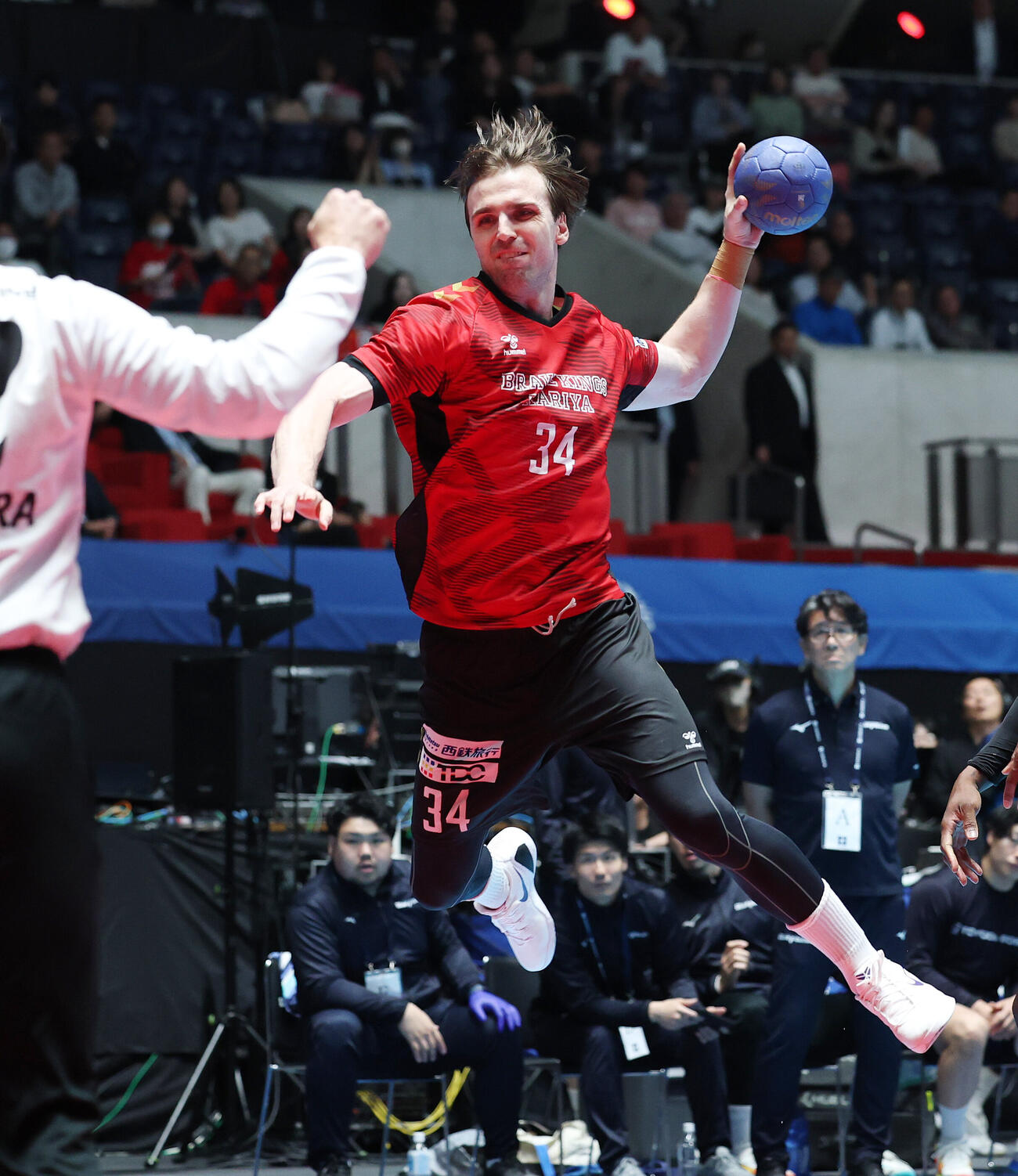 リーグH　プレーオフ　決勝　ブレイヴキングス刈谷対豊田合成名古屋　前半、シュートを放つブレイヴキングス刈谷パウエル・パチコフスキー（撮影・鈴木正人）