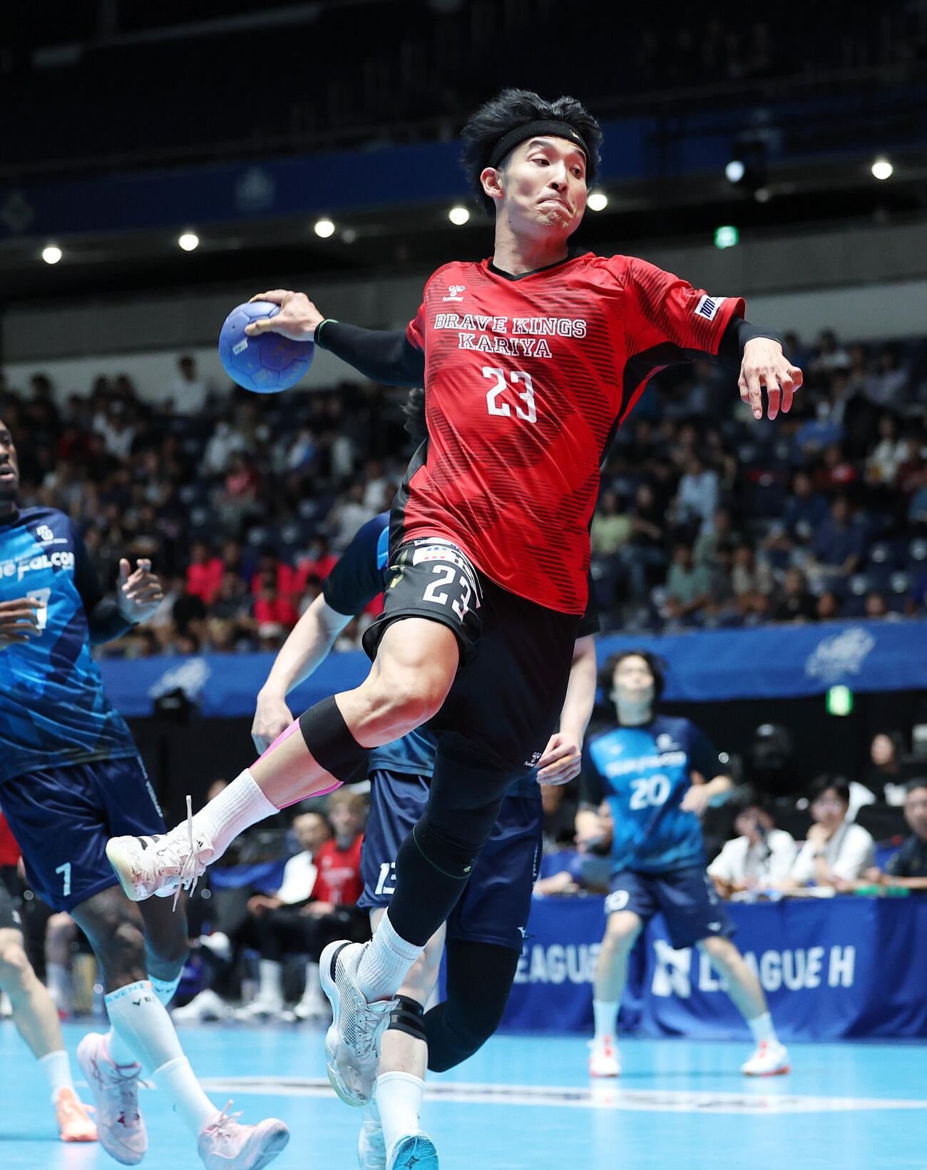リーグH　プレーオフ　決勝　ブレイヴキングス刈谷対豊田合成名古屋　後半、ゴールを決めるブレイヴキングス刈谷吉野樹（撮影・鈴木正人）