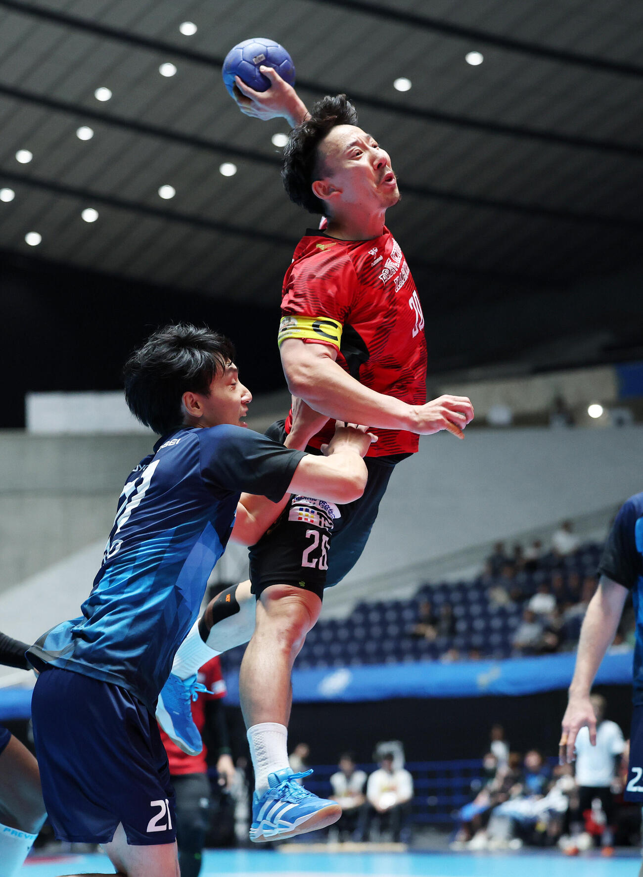 リーグH　プレーオフ　決勝　ブレイヴキングス刈谷対豊田合成名古屋　後半、シュートを放つブレイヴキングス刈谷渡部仁（撮影・鈴木正人）