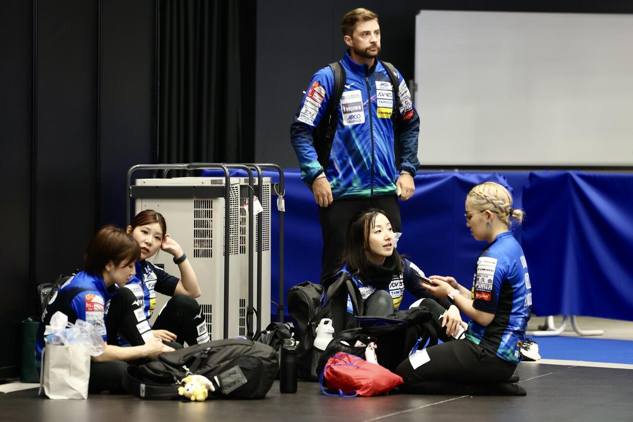 日本カーリング選手権大会　横浜2026　女子1次予選リーグを終えたロコ・ソラーレ（2026年6月10日撮影）
