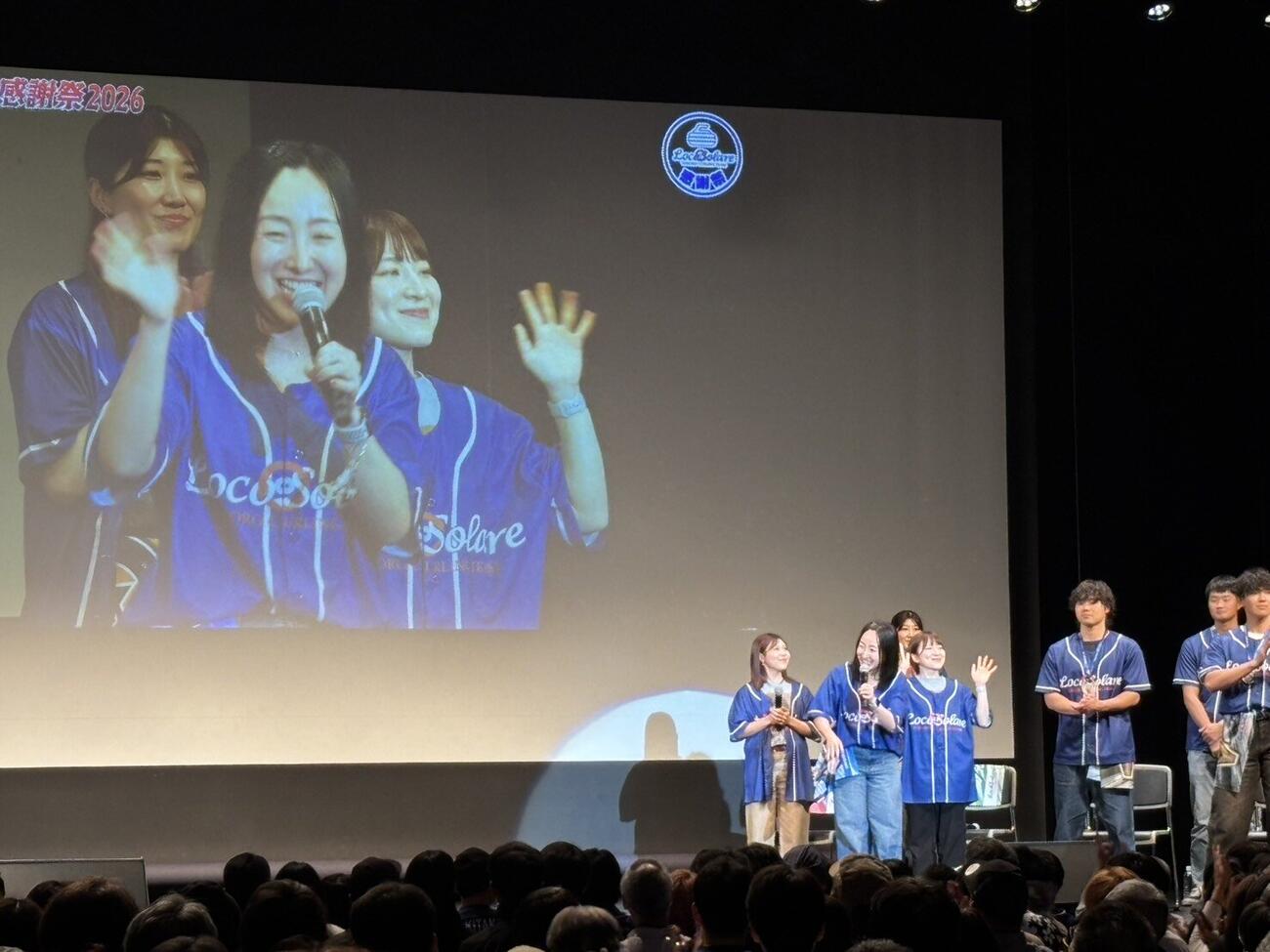 ファンイベントであいさつするロコ・ソラーレの藤沢五月（手前）