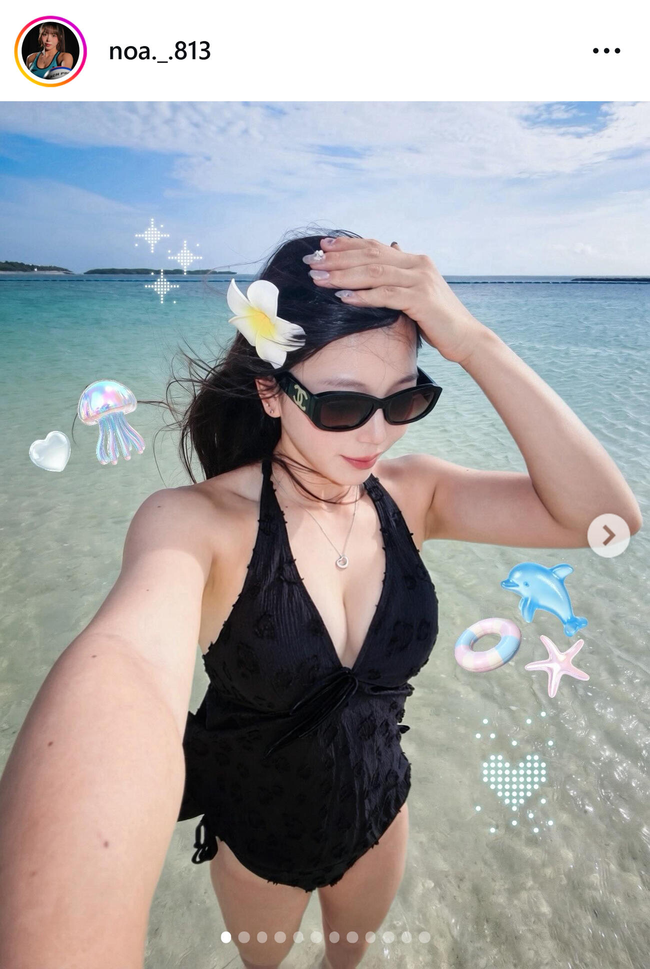沖縄の海で水着姿（衣笠乃愛のインスタグラムから）