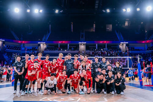 バレーボール・ネーションズリーグ(VNL)男子日本代表、セルビア戦(C)Volleyball World